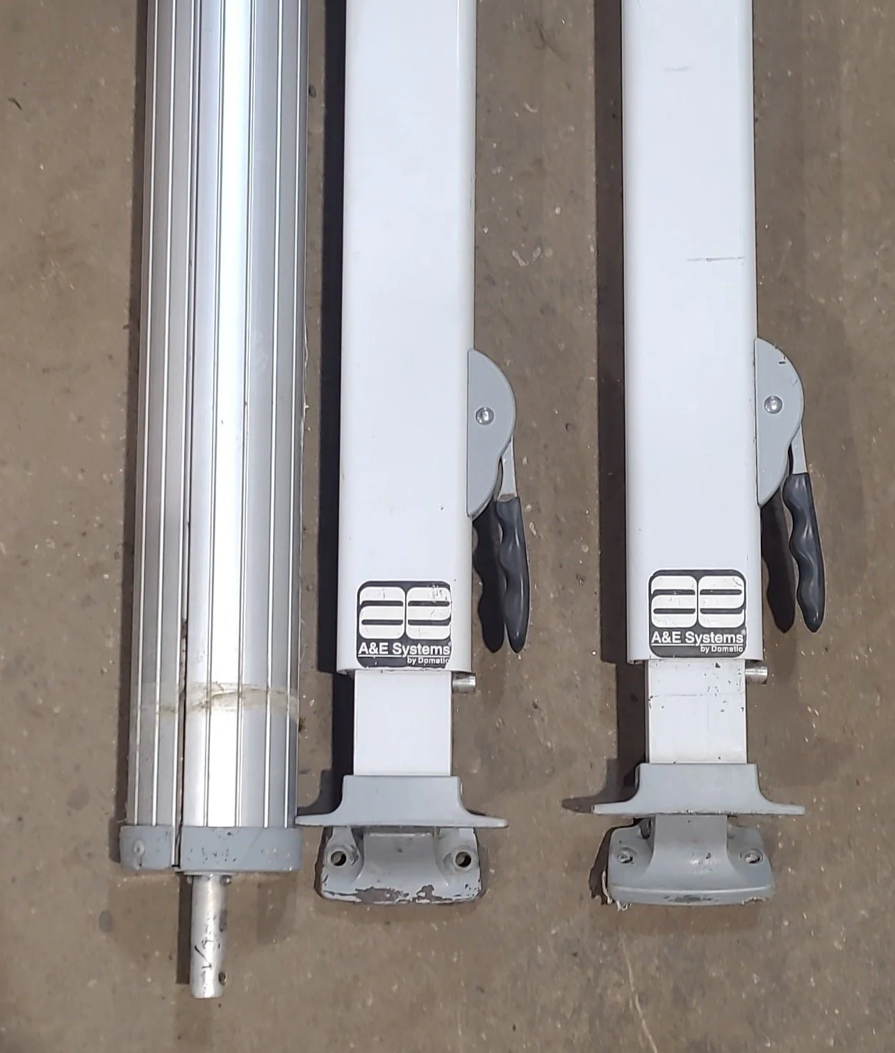 Used Complete Manual Awning A&E Dometic 12' No canvas - Image 3