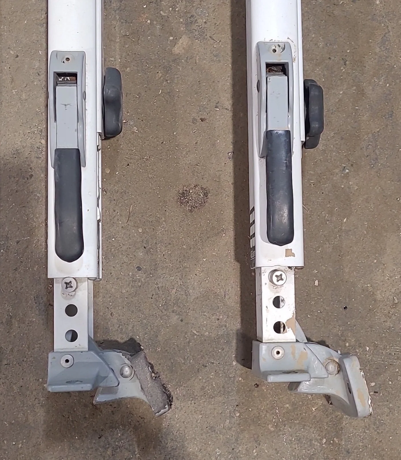 Used Complete Manual Awning A&E Dometic 12' No canvas - Image 4