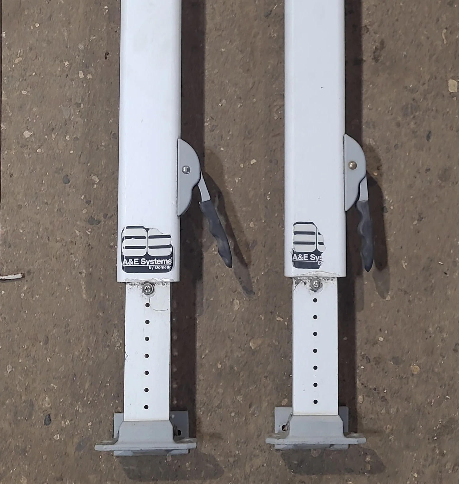 Used Complete Manual Awning A&E Dometic 14' No Canvas - Image 2