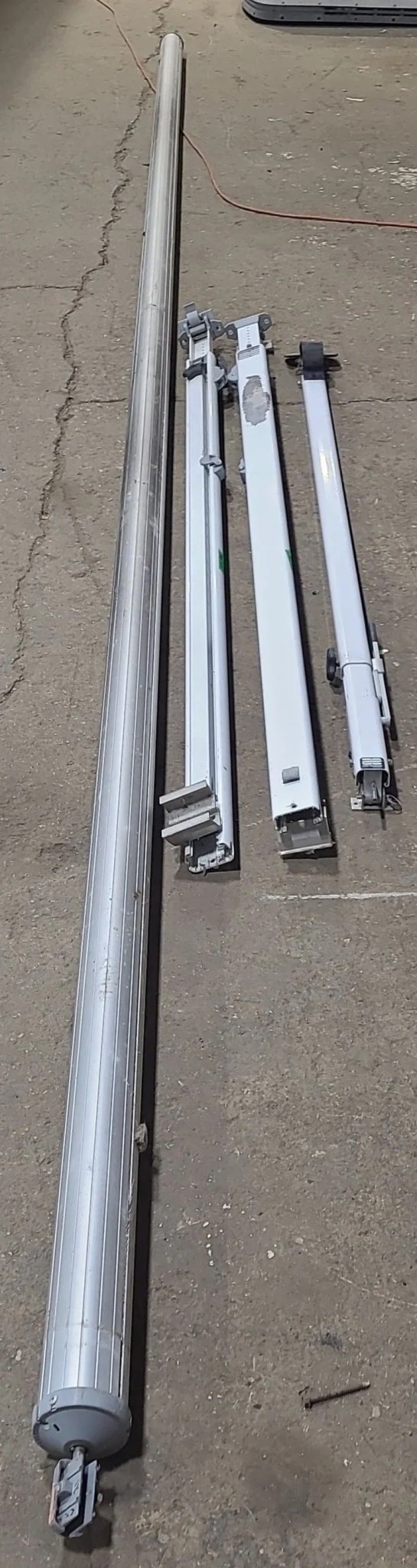 Used Complete Manual Awning A&E Dometic 21' No canvas - Image 2