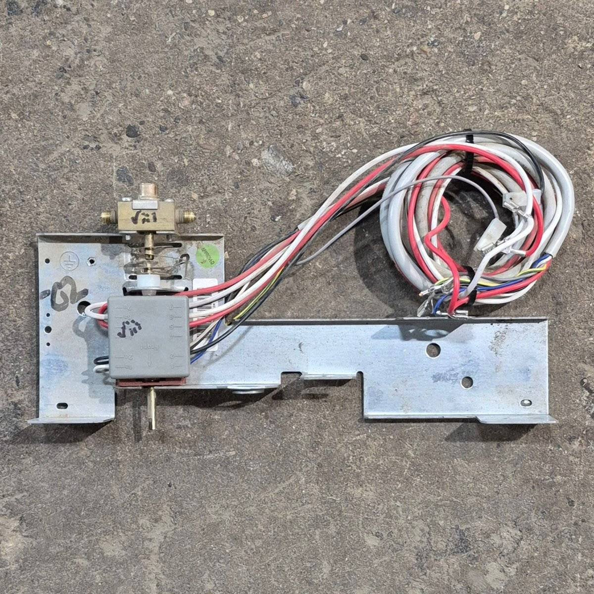 Used Dometic 3-Way Selector Switch and Manual Gas Valve, With Bracket - 2932614015