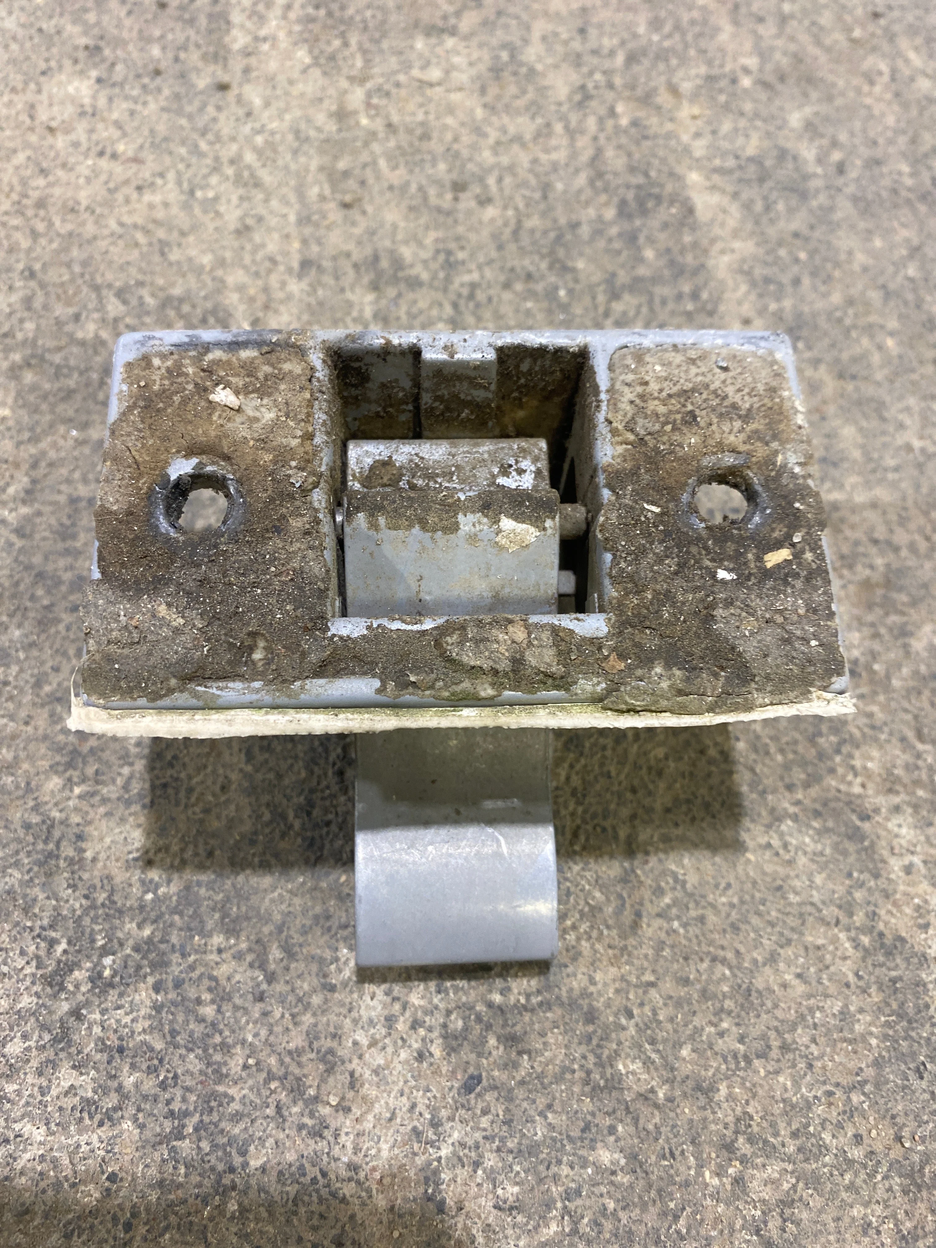 Used Dometic 8500 Awning Bottom Mounting Bracket - Image 2