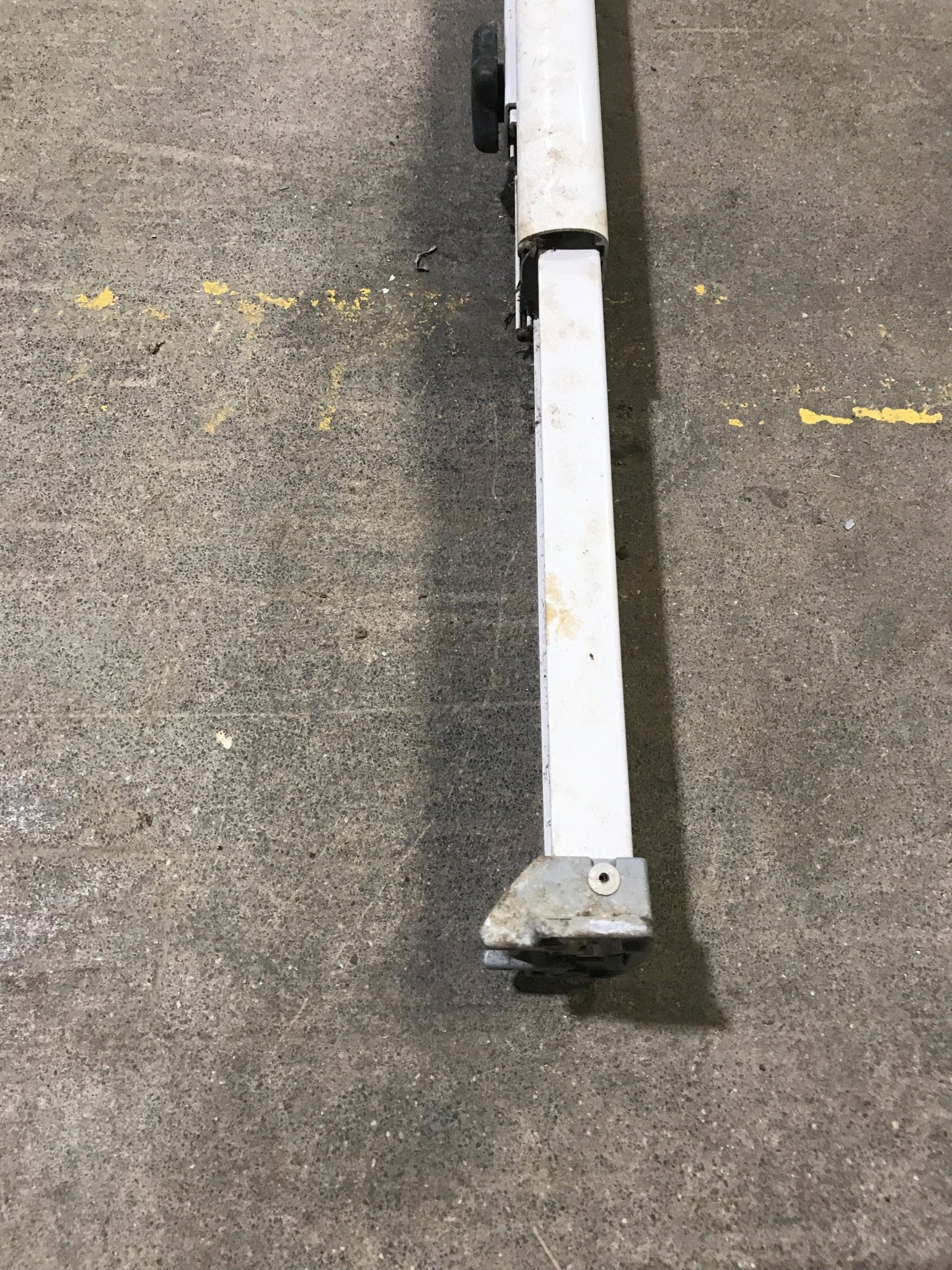 Used Dometic / A&E 8500 Awning Single Manual Arm - Image 4