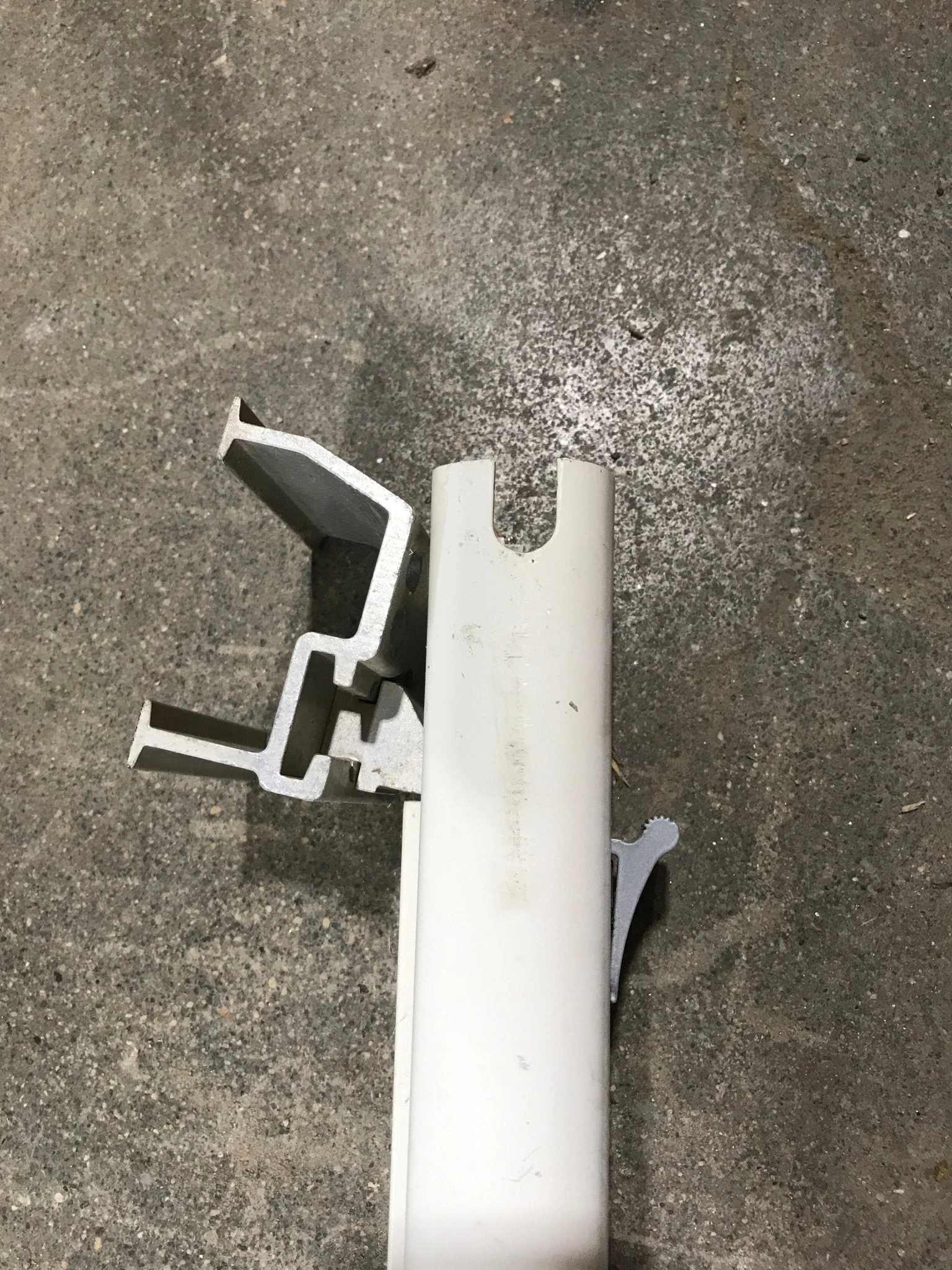 Used Dometic / A&E 8500 Awning Single Manual Arm - Image 5