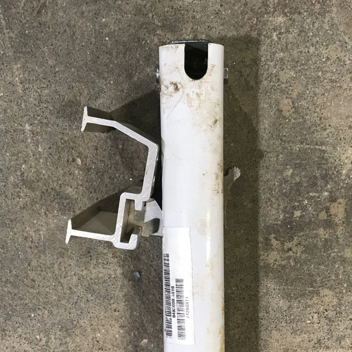 Used Dometic / A&E 8500 Awning Single Manual Arm - Image 2