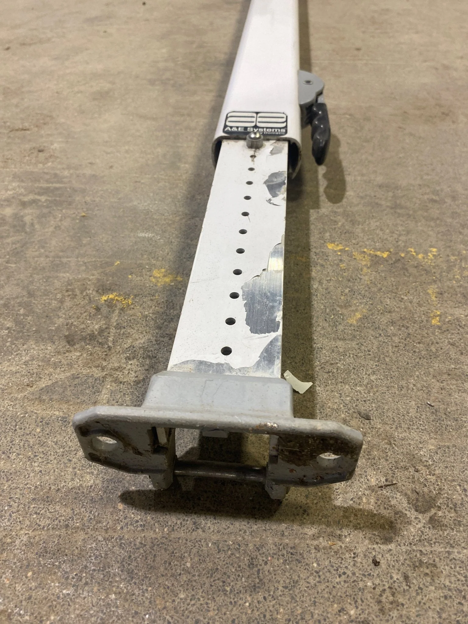 Used Dometic / A&E 8500 Awning Single Manual Arm - Image 5
