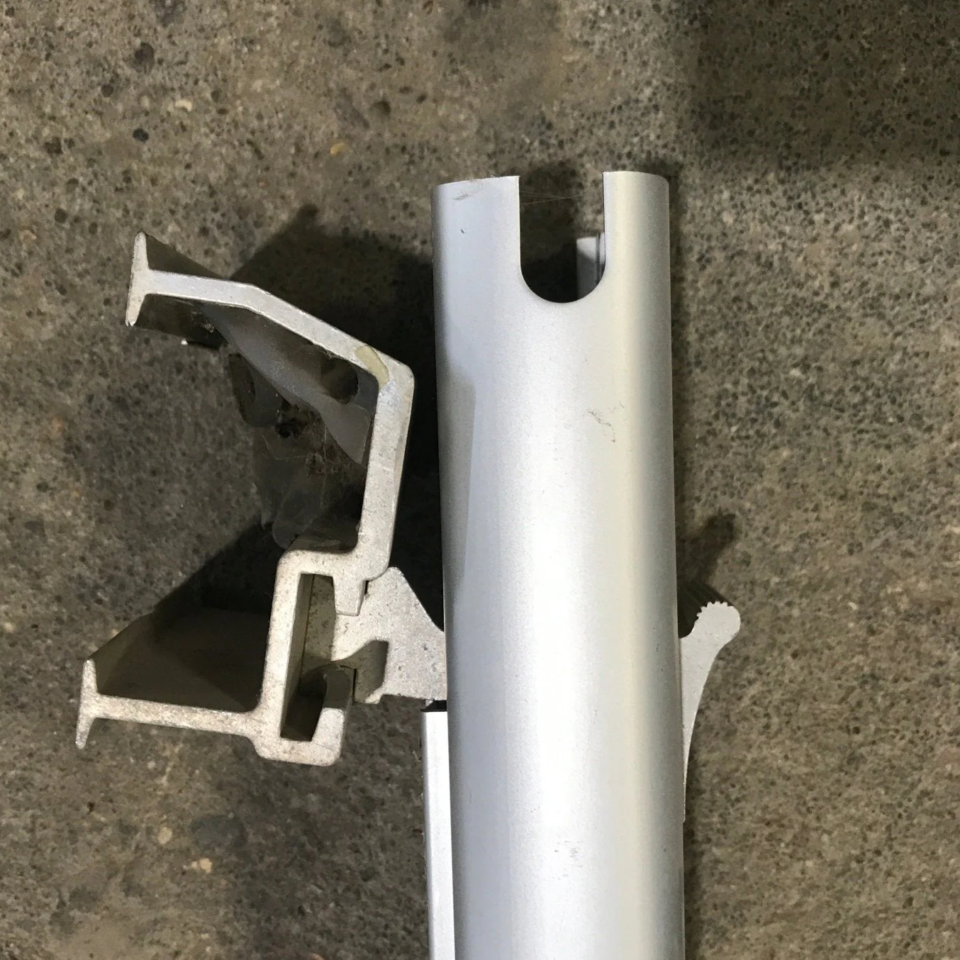 Used Dometic / A&E 8500 Awning Single Manual Arm - Image 2