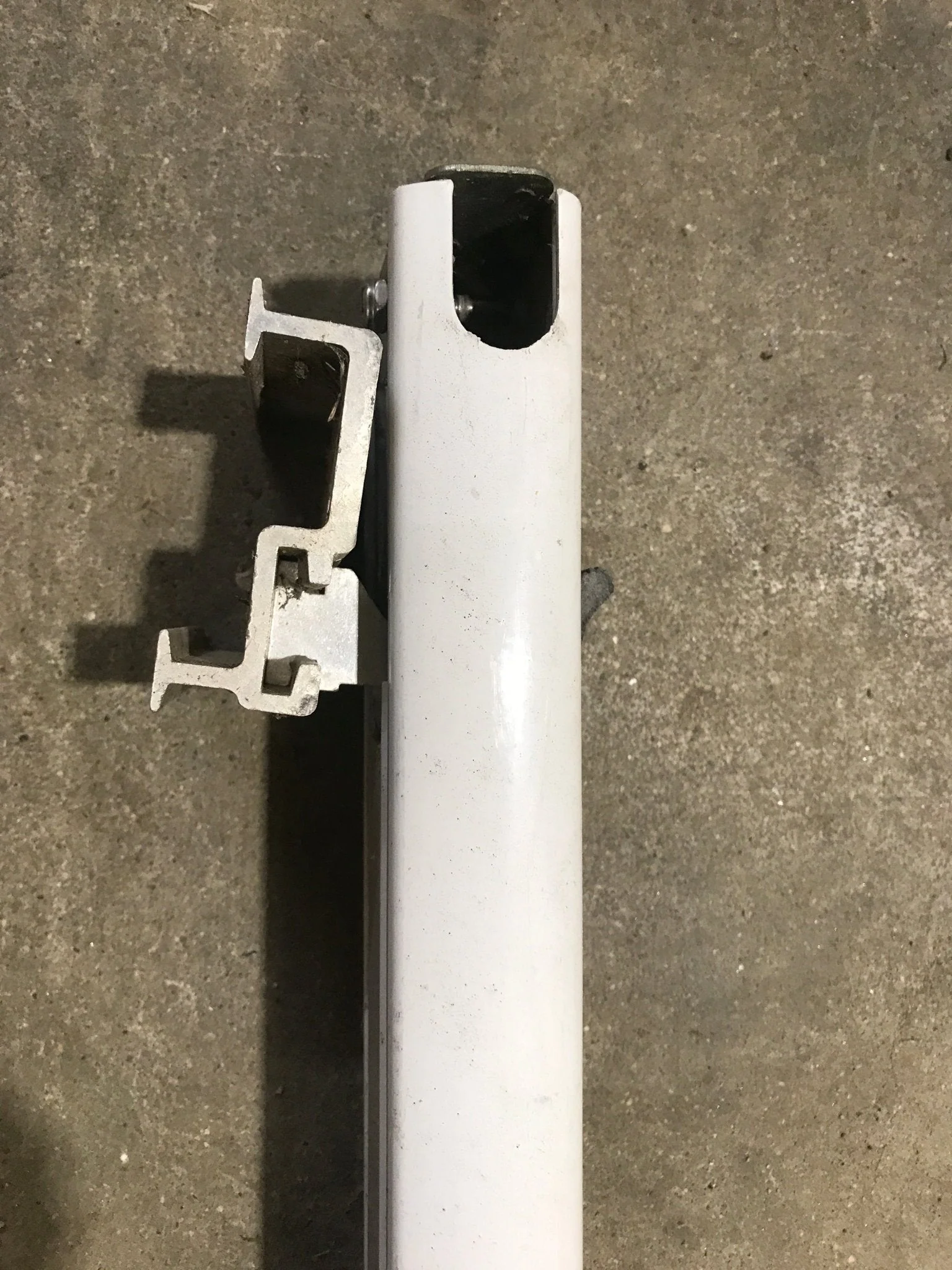 Used Dometic / A&E 8500 Awning Single Manual Arm - Image 2