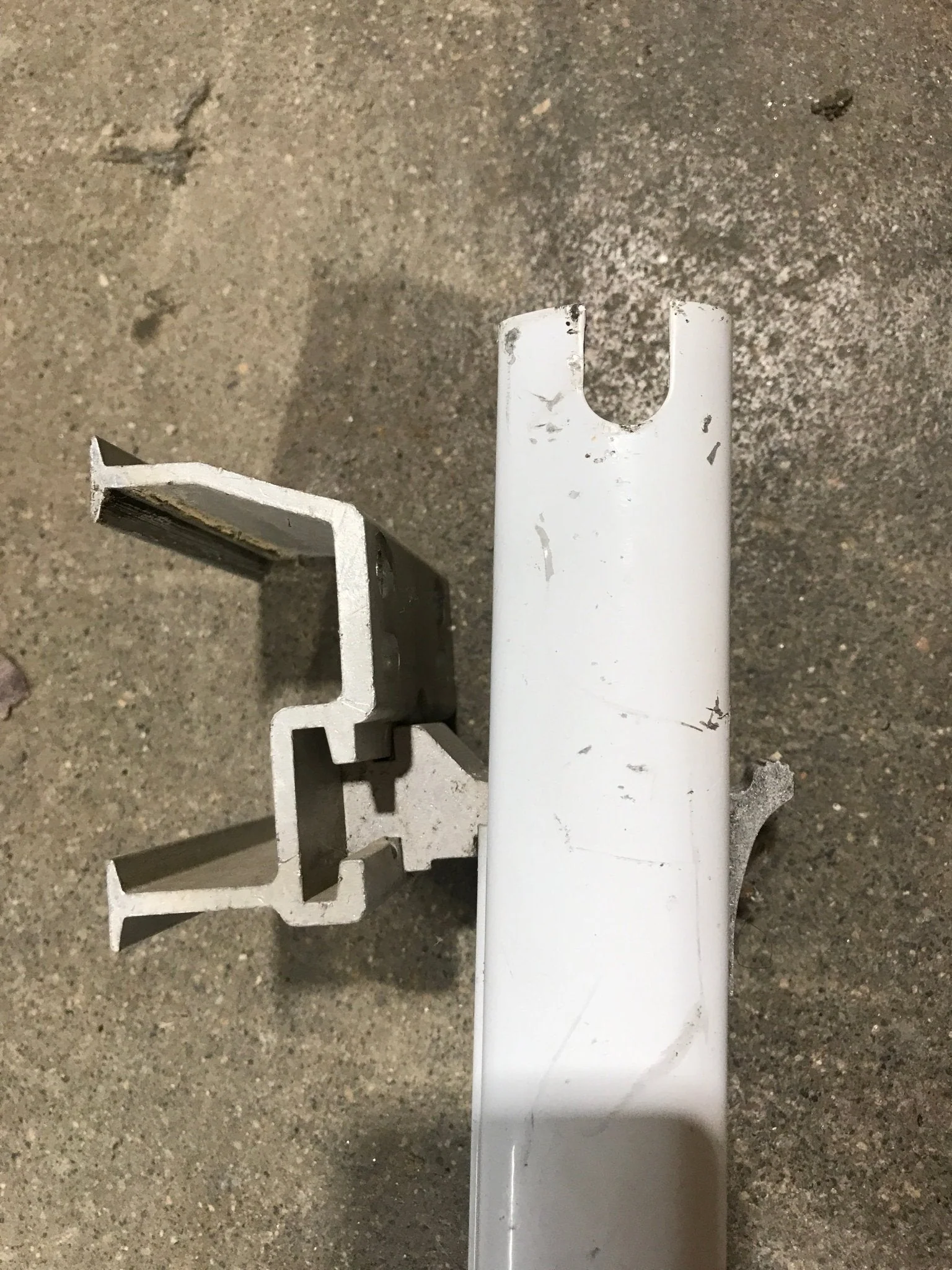 Used Dometic / A&E 8500 Awning Single Manual Arm - Image 2