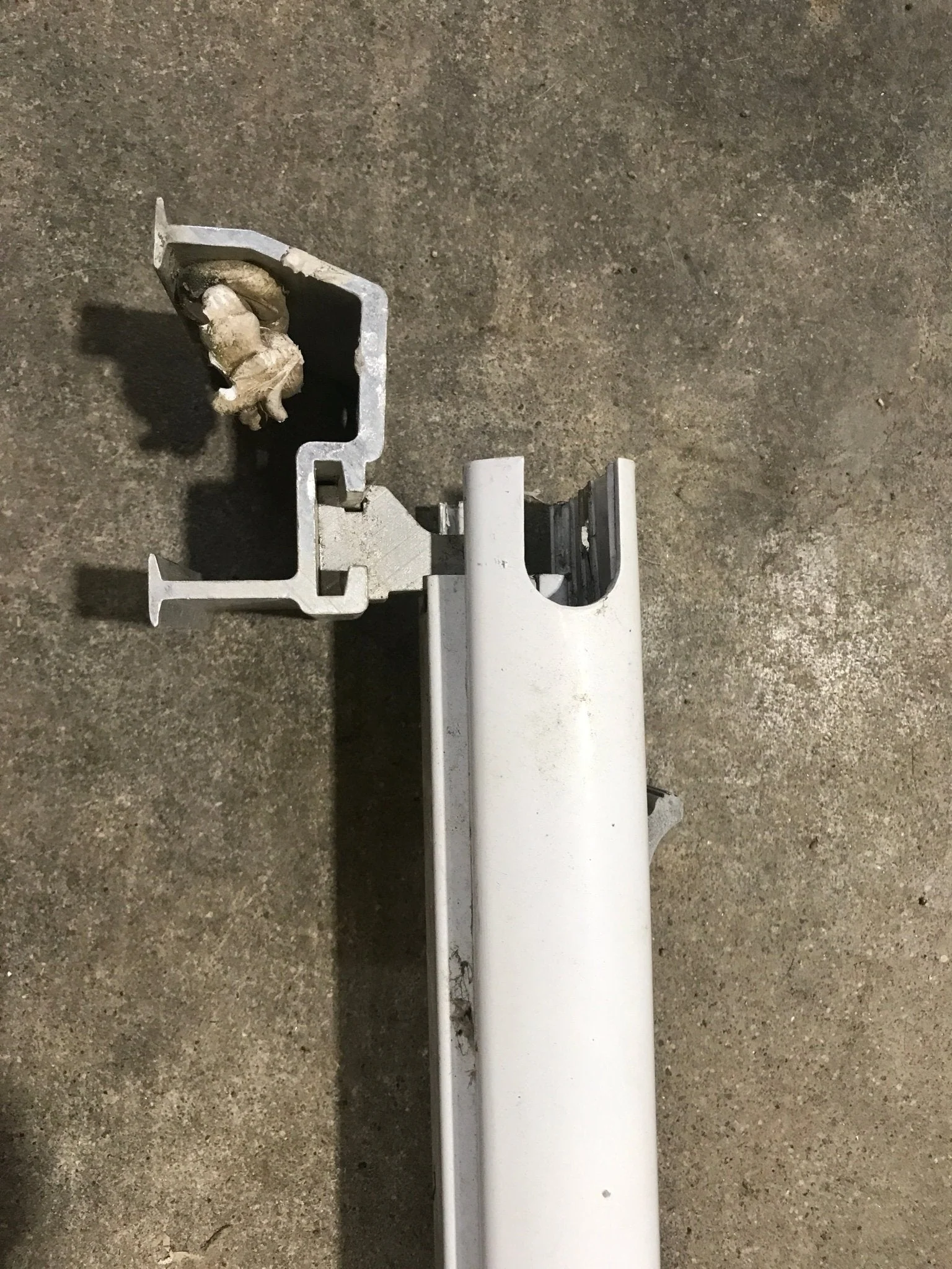 Used Dometic / A&E 8500 Awning Single Manual Arm - Image 2