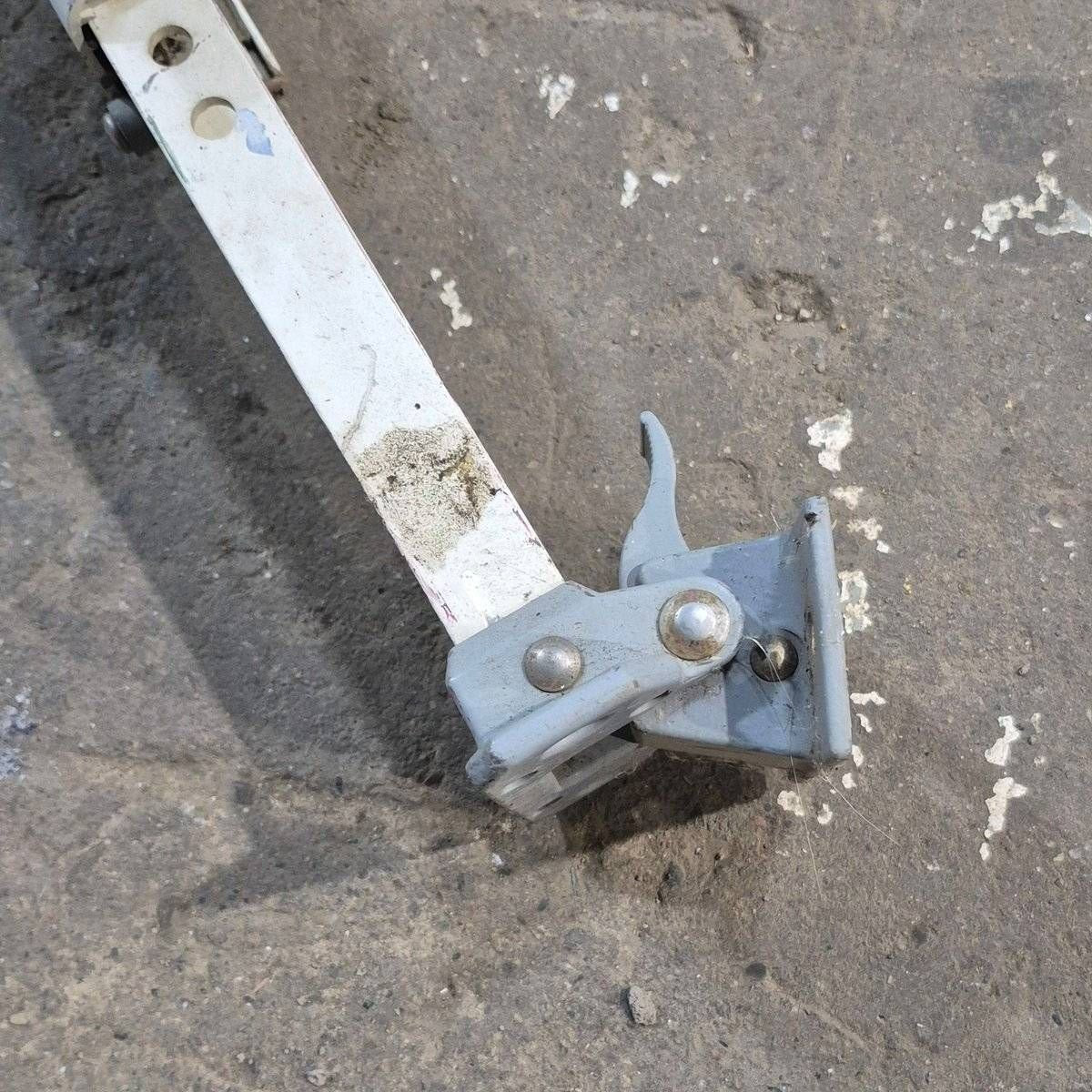 Used Dometic / A&E 8500 Manual Awning Arm, Tall, Colonial White -  8480000.401 - Image 11