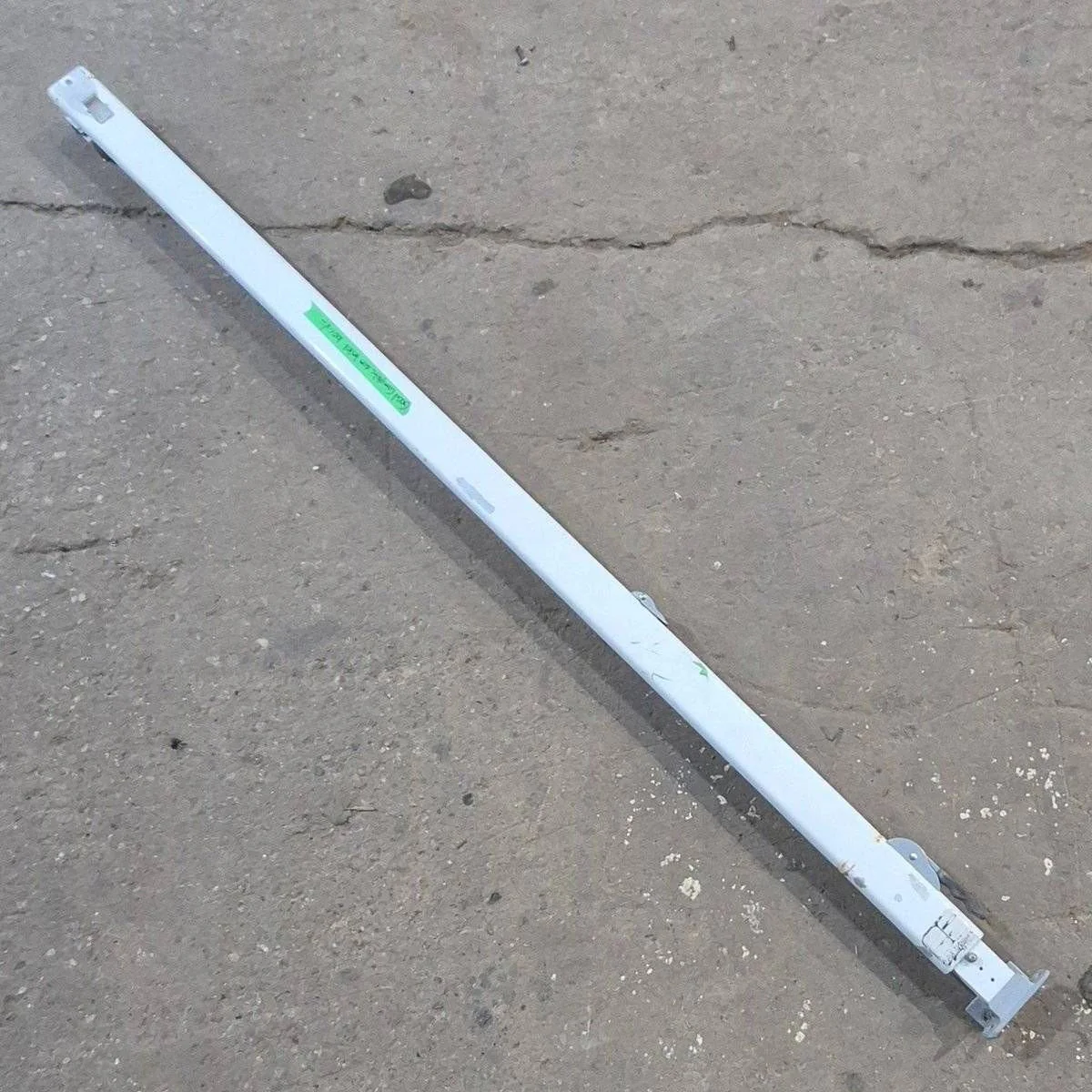 Used Dometic / A&E 8500 Manual Awning Arm, Tall, White - 8480000.401B