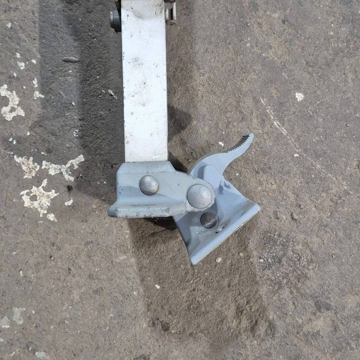Used Dometic / A&E 8500 Manual Awning Arm, Tall, White - 8480000.401B - Image 11