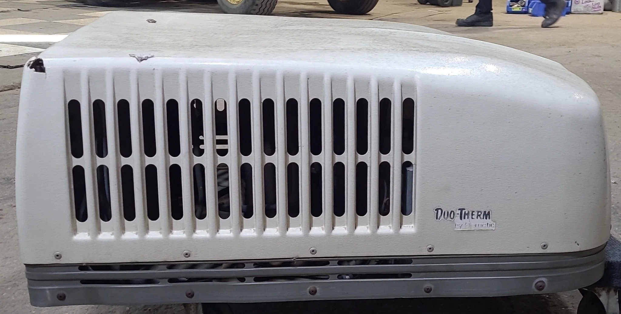 Used Dometic Air Conditioner, Head Unit, 13500 BTU, Cool Only - 58935.602 - Image 4
