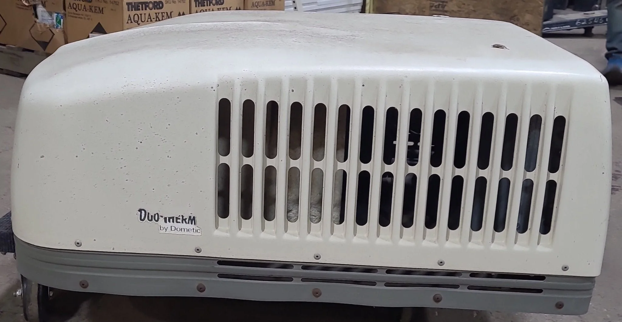 Used Dometic Air Conditioner, Head Unit, 13500 BTU, Cool Only - 58935.602 - Image 8