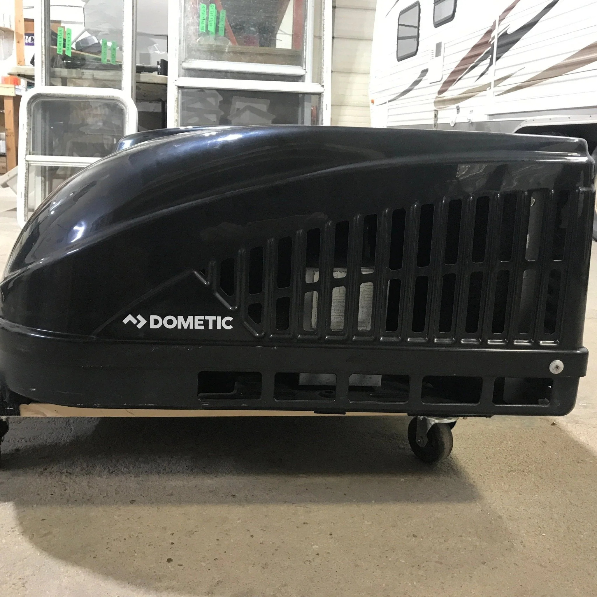 Used Dometic Air Conditioner, Head Unit, 13500 BTU, Cool Only - B57915.711 - Image 4
