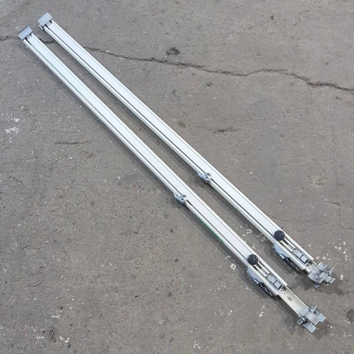 Used Dometic Awning Arm Set, Off White, 73" - 8480000.401 - Image 7