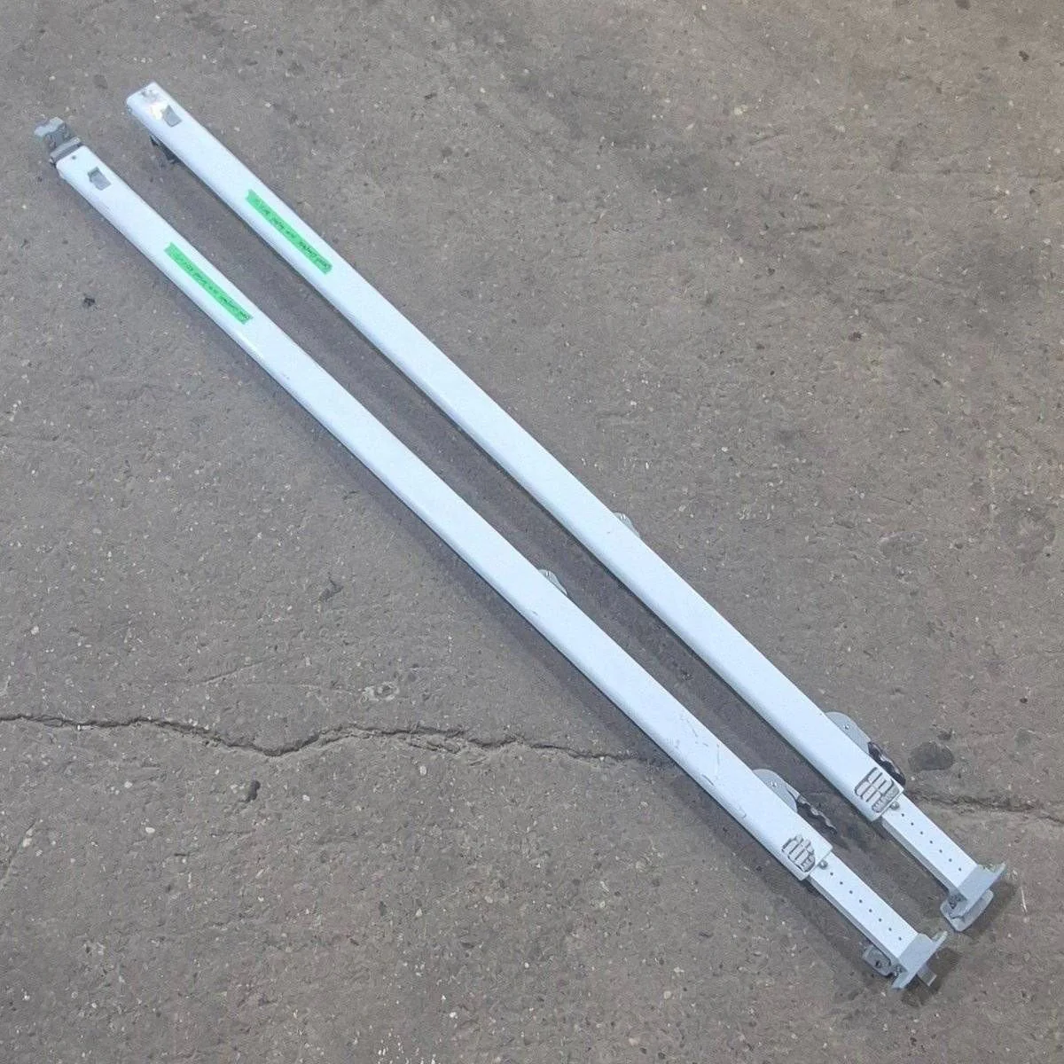 Used Dometic Awning Arm Set, White, 73" - 8273000.401B