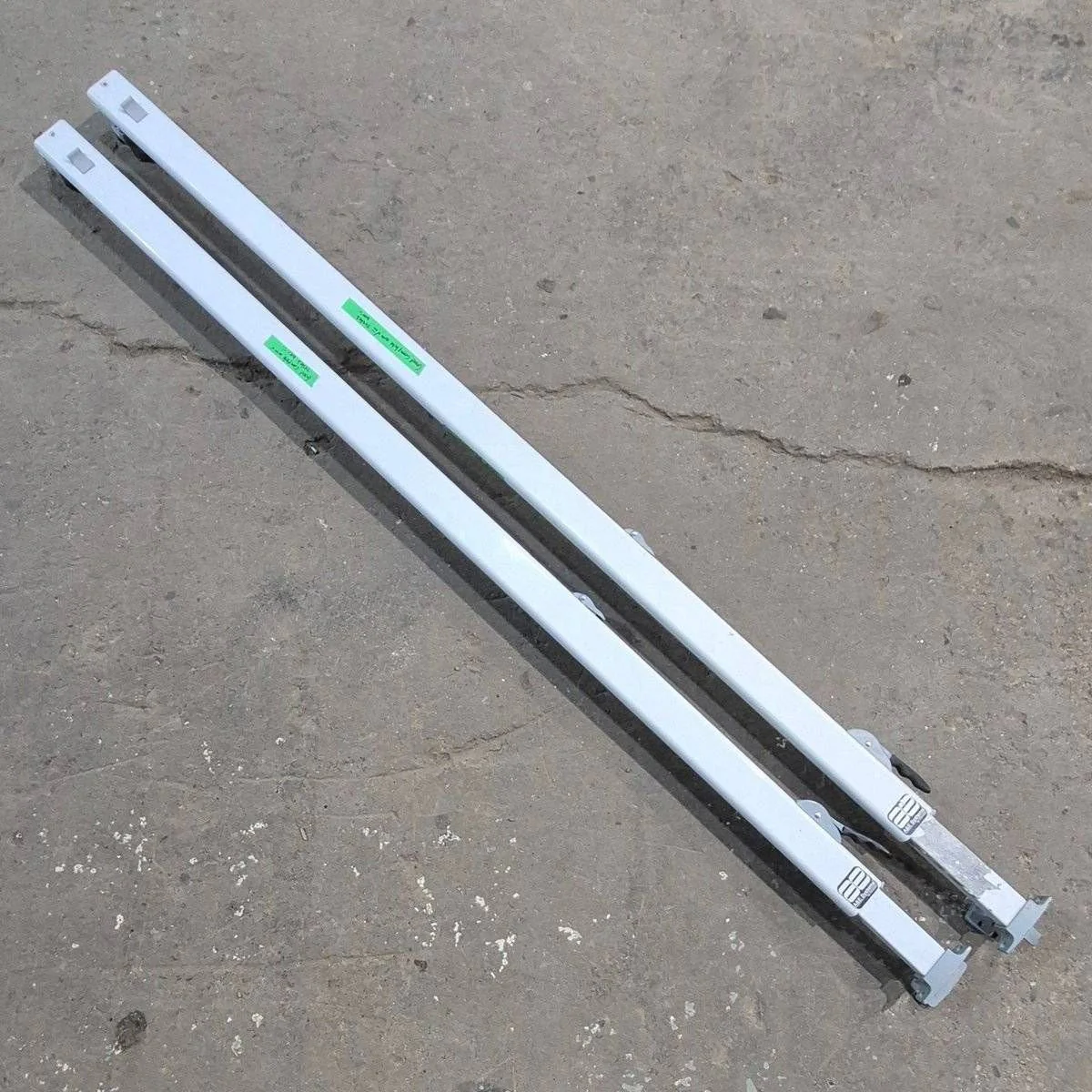 Used Dometic Awning Arm Set, White, 73" - 8480000.401B