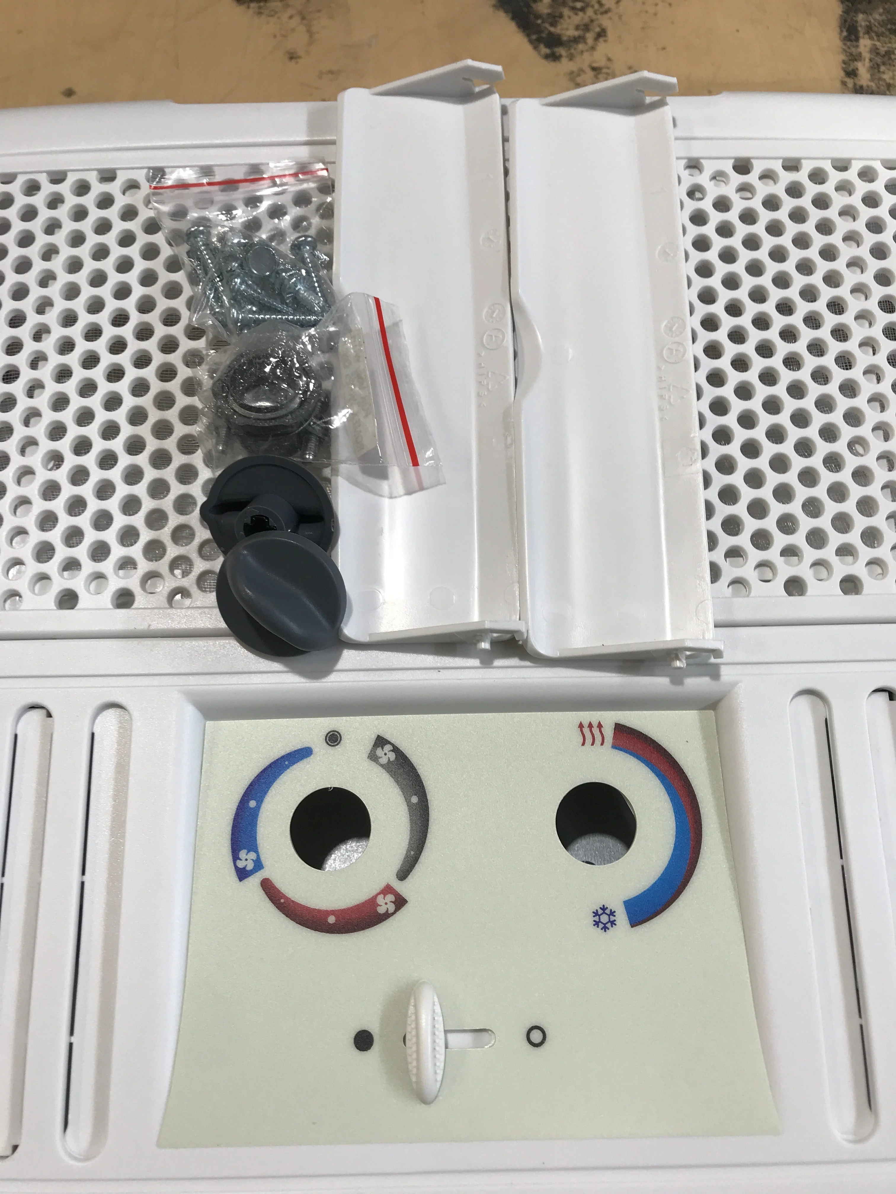 Used Dometic Ceiling Assembly, Manual Control, Non-Ducted - 3314853.000 - Image 3