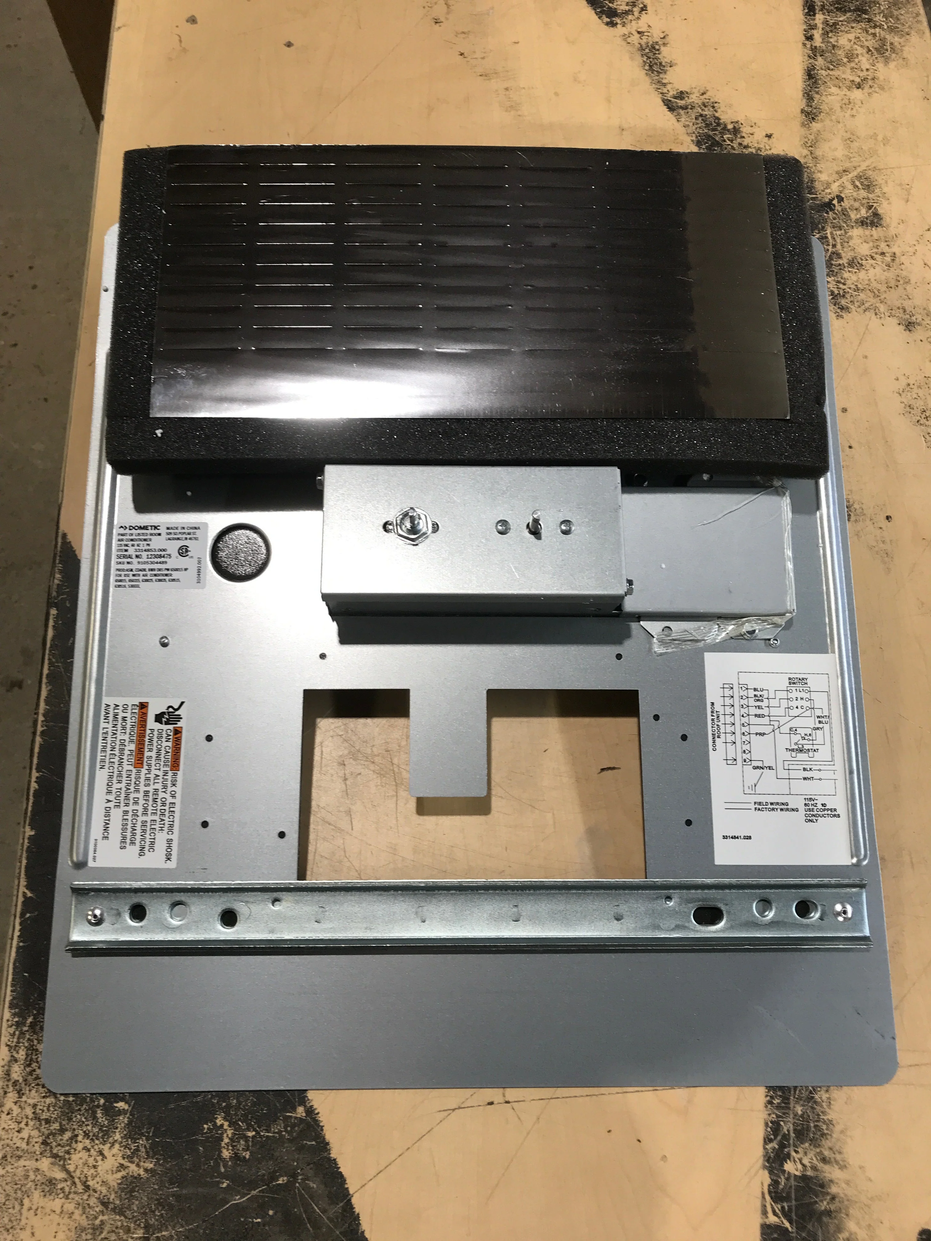 Used Dometic Ceiling Assembly, Manual Control, Non-Ducted - 3314853.000 - Image 5