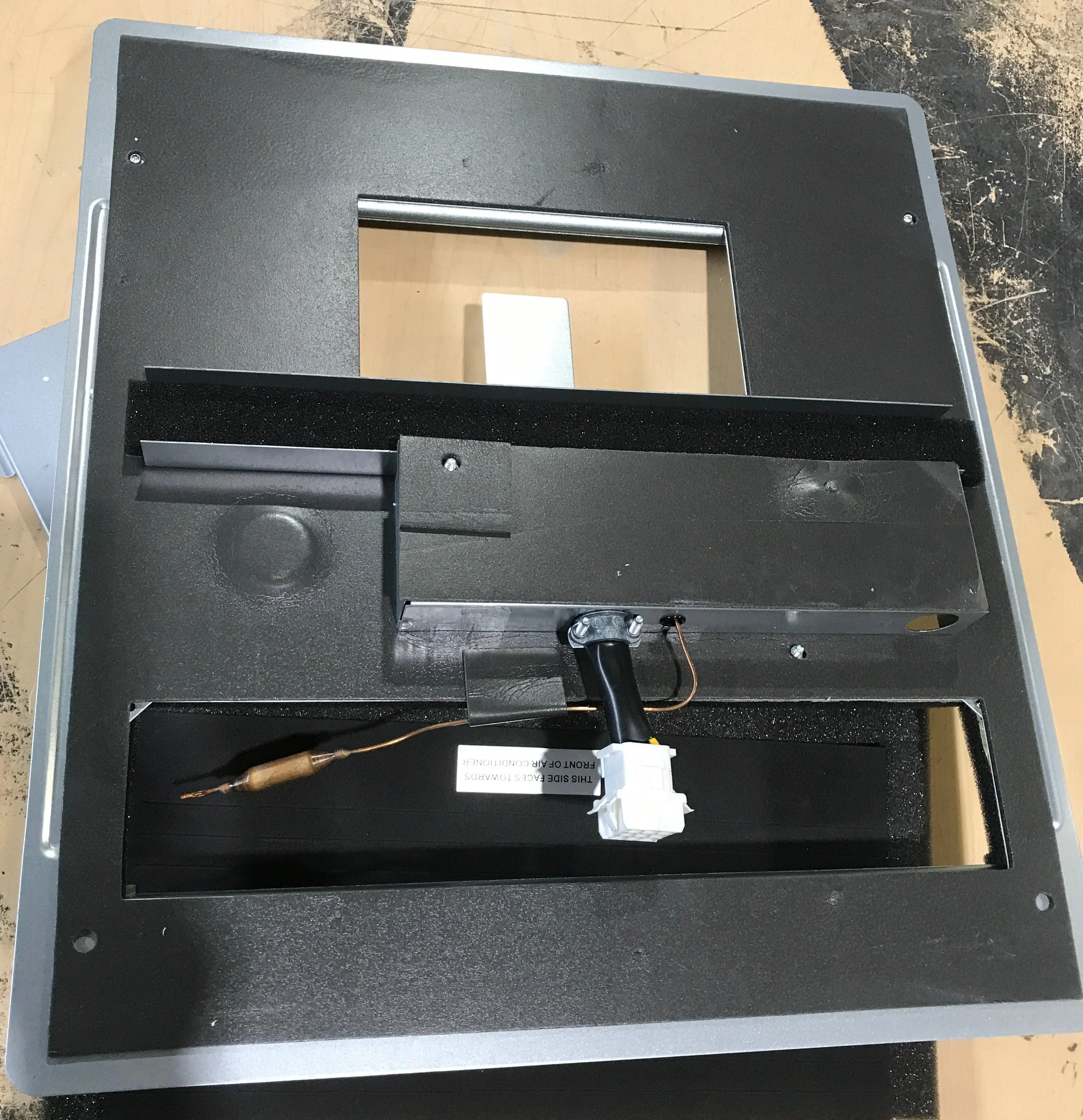 Used Dometic Ceiling Assembly, Manual Control, Non-Ducted - 3314853.000 - Image 6
