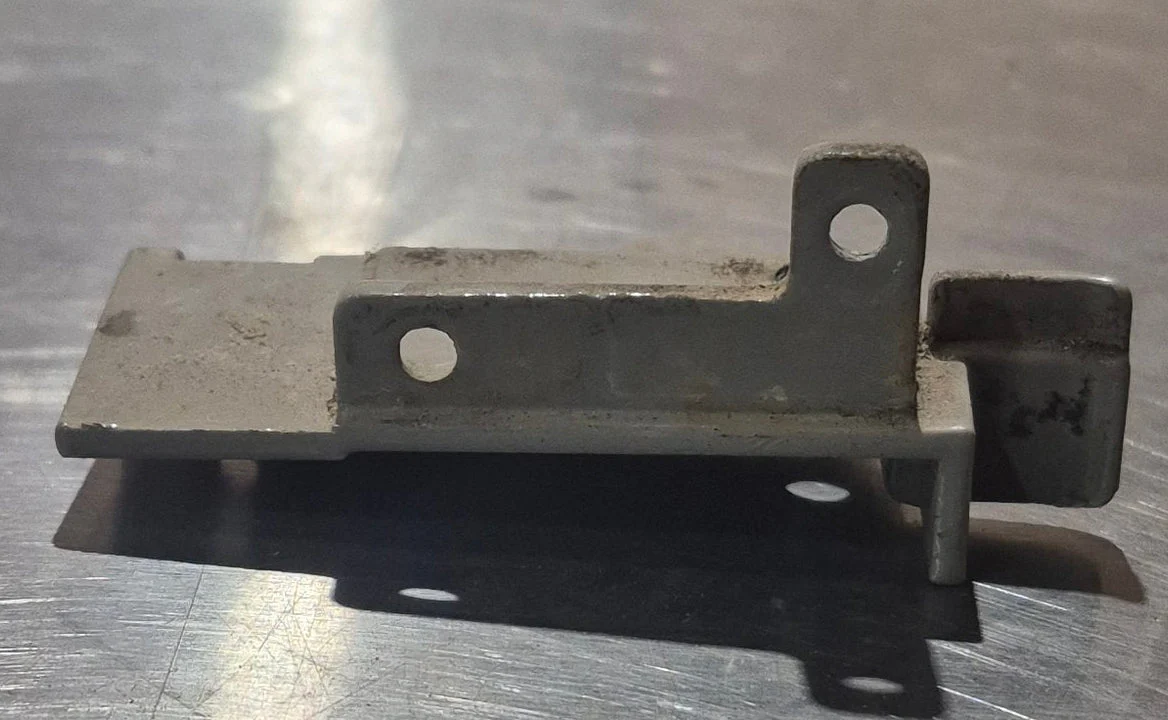 Used Dometic Fridge Door Hinge, Lower, Left Hand - 2931283010 - Image 3