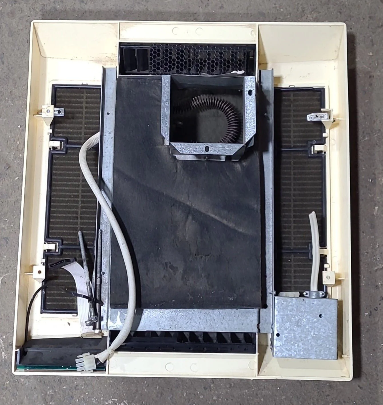 Used Dometic Penguin A/C 610015103 Ceiling Assembly - Image 5