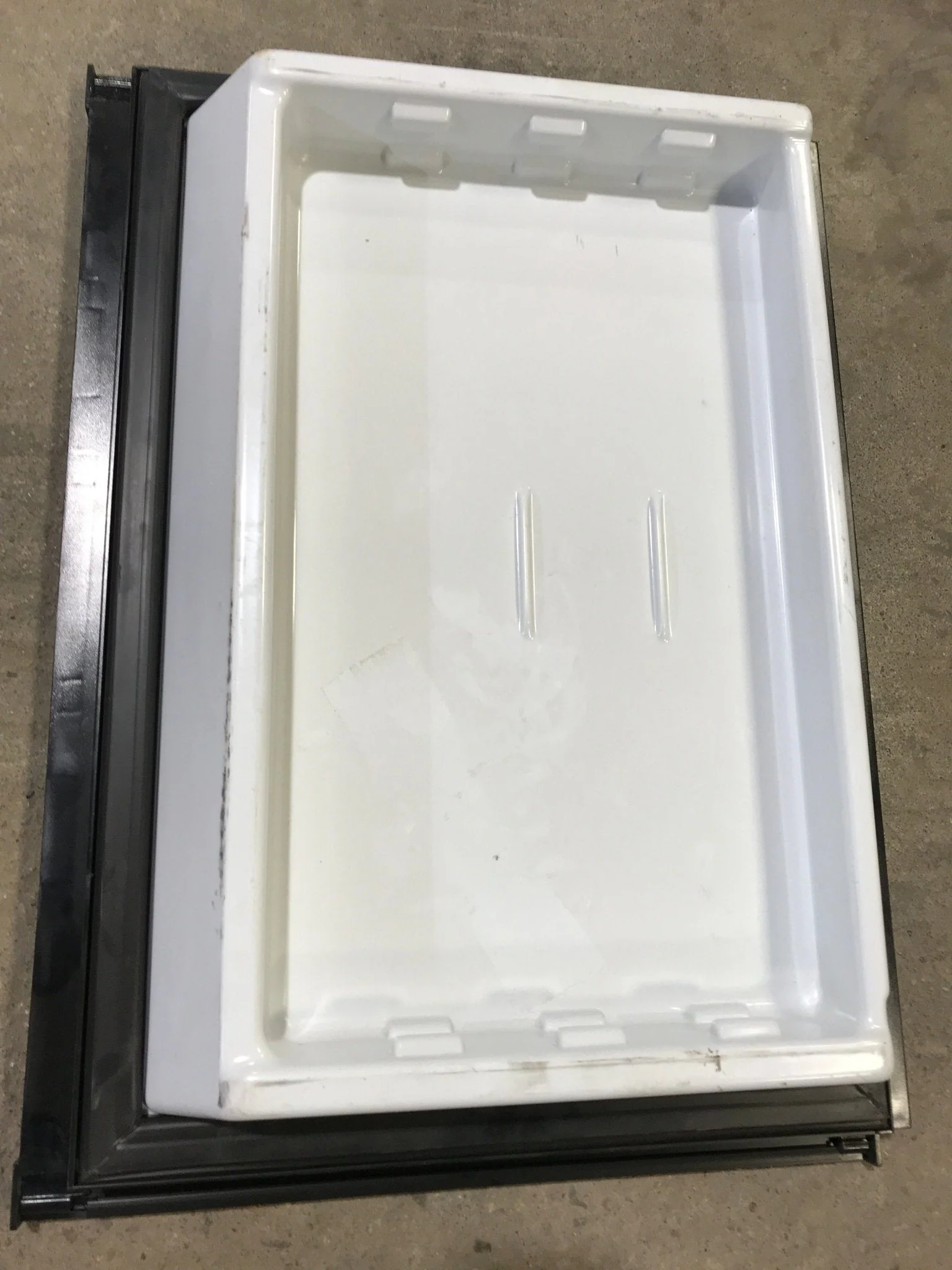 Used Dometic Refrigerator RH Freezer Door 4450008362 - 24" W x 16 3/4" H - Image 4