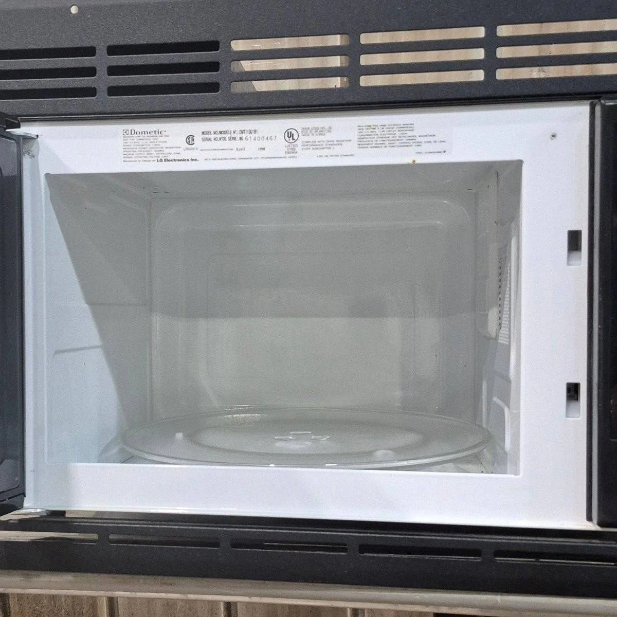 Used Dometic RV Microwave, 20 7/8" x 14 1/8" x 14 1/4" , DMT113U1B1 - Image 5