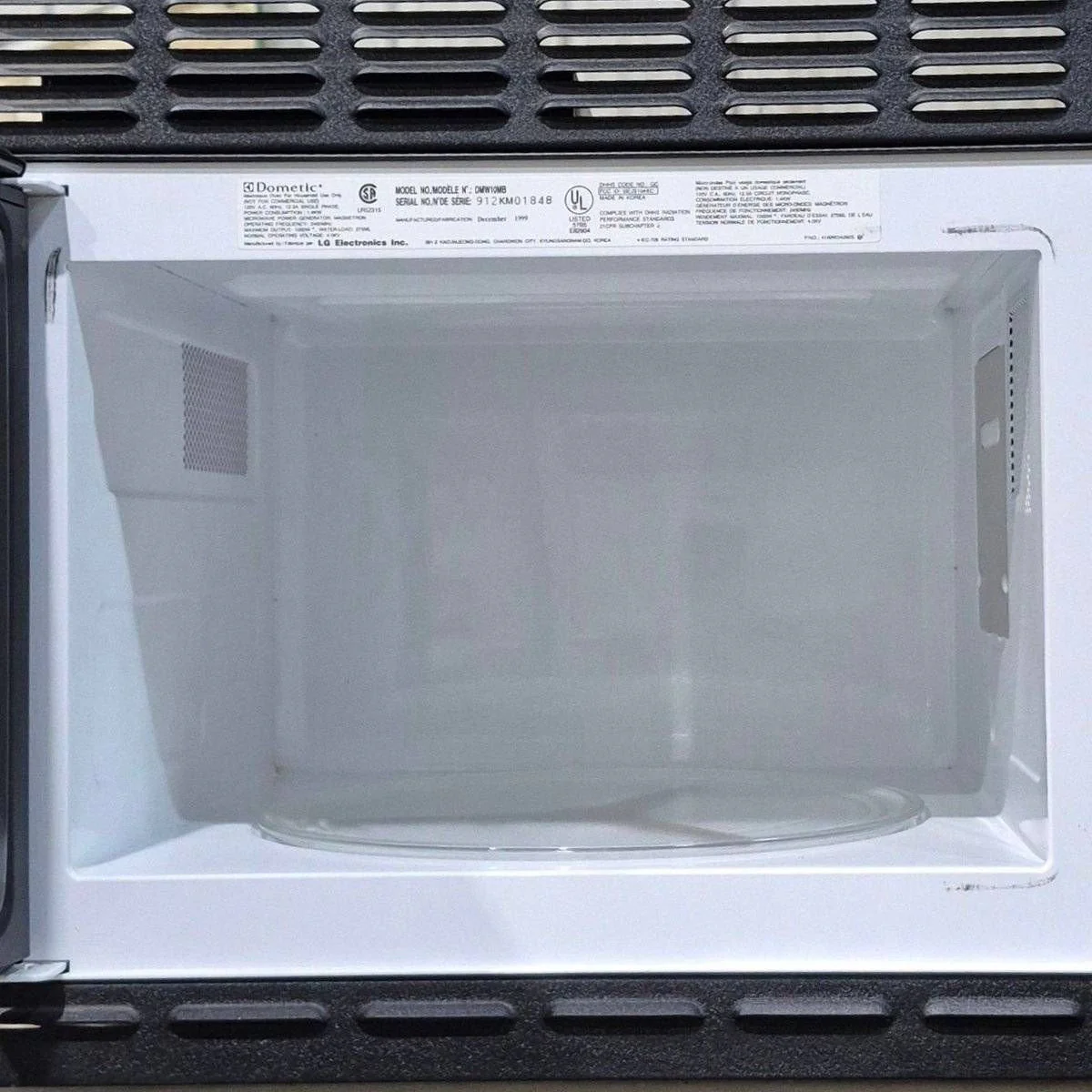 Used Dometic RV Microwave - 20.75" x 13.375" x 14.5" - Image 4
