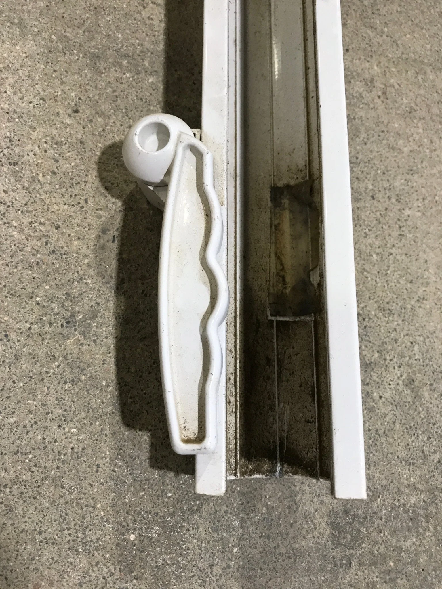 Used Dometic Sunchaser II Tall Main Arm Assembly, Polar White - 3310792043 / 3310792.118B - Image 4