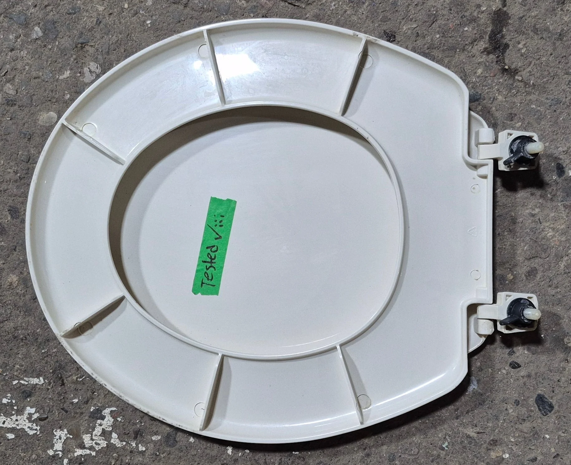 Used Dometic Toilet Seat & Cover Replacement, Off-White - 385344089 , 385312114 - Image 4
