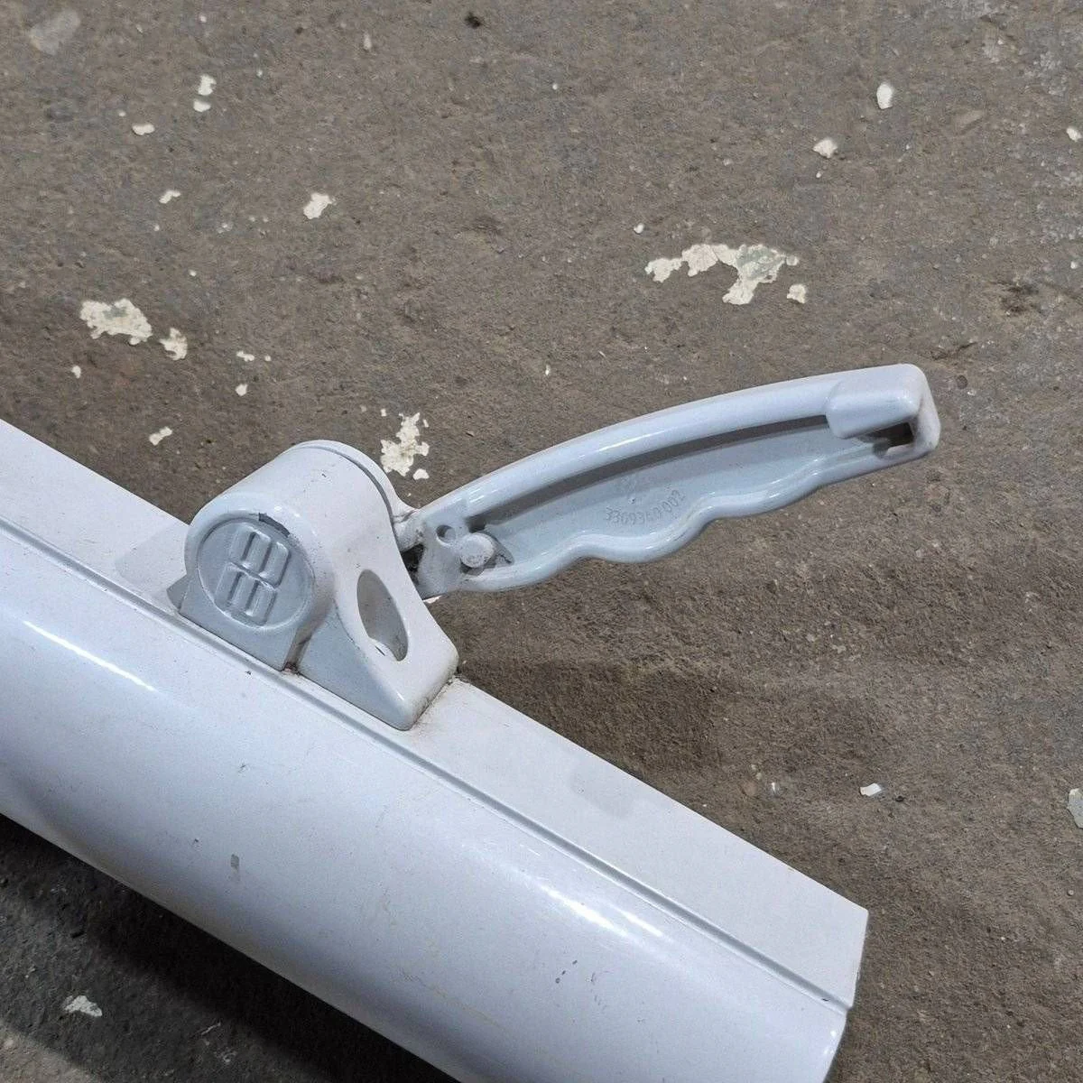Used Dometic Upper Main Arm, White, 61" - Sunchaser II , 3314064.019B - Image 4