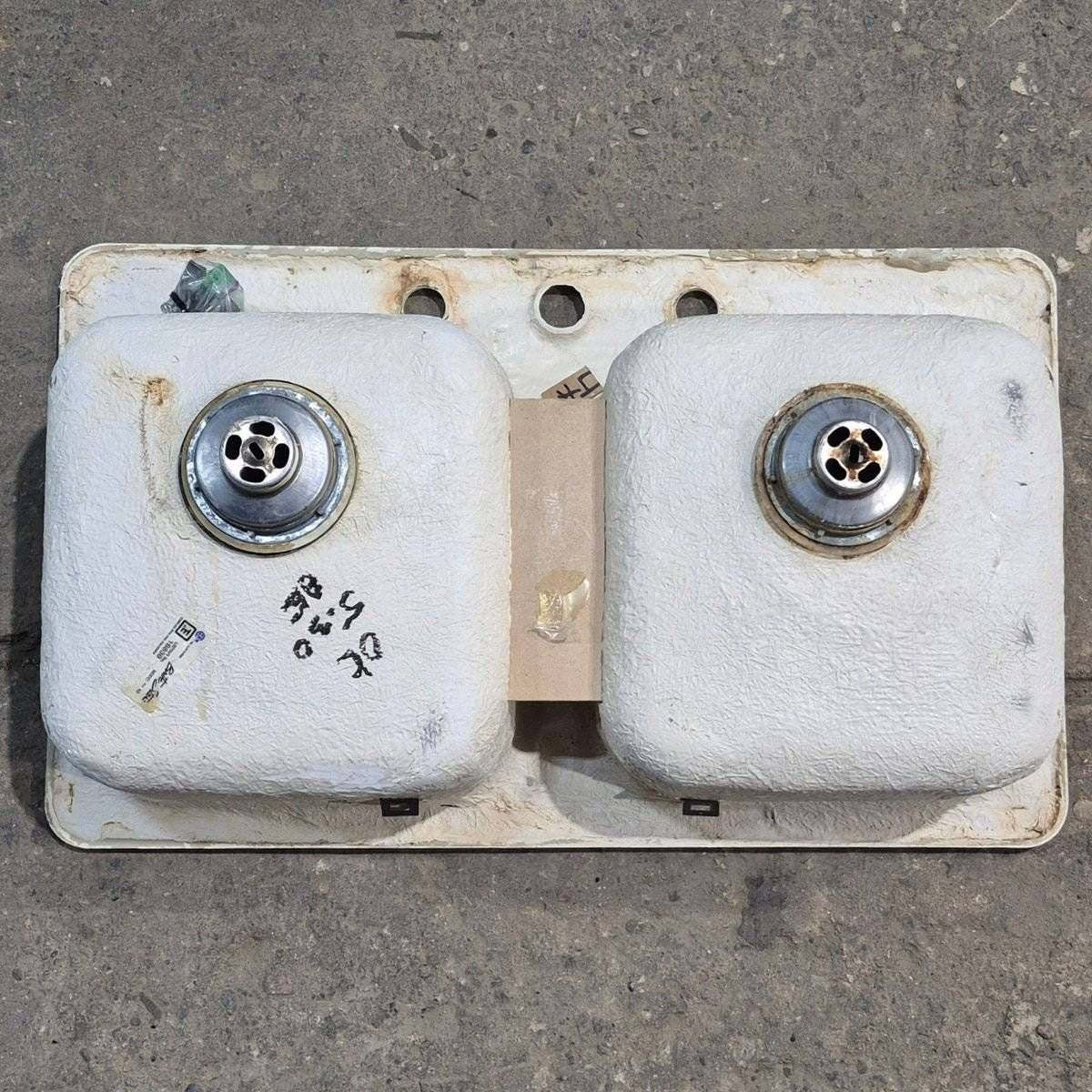 Used Double Kitchen Sink - 29" x 17.5" x 9.25" - Image 4