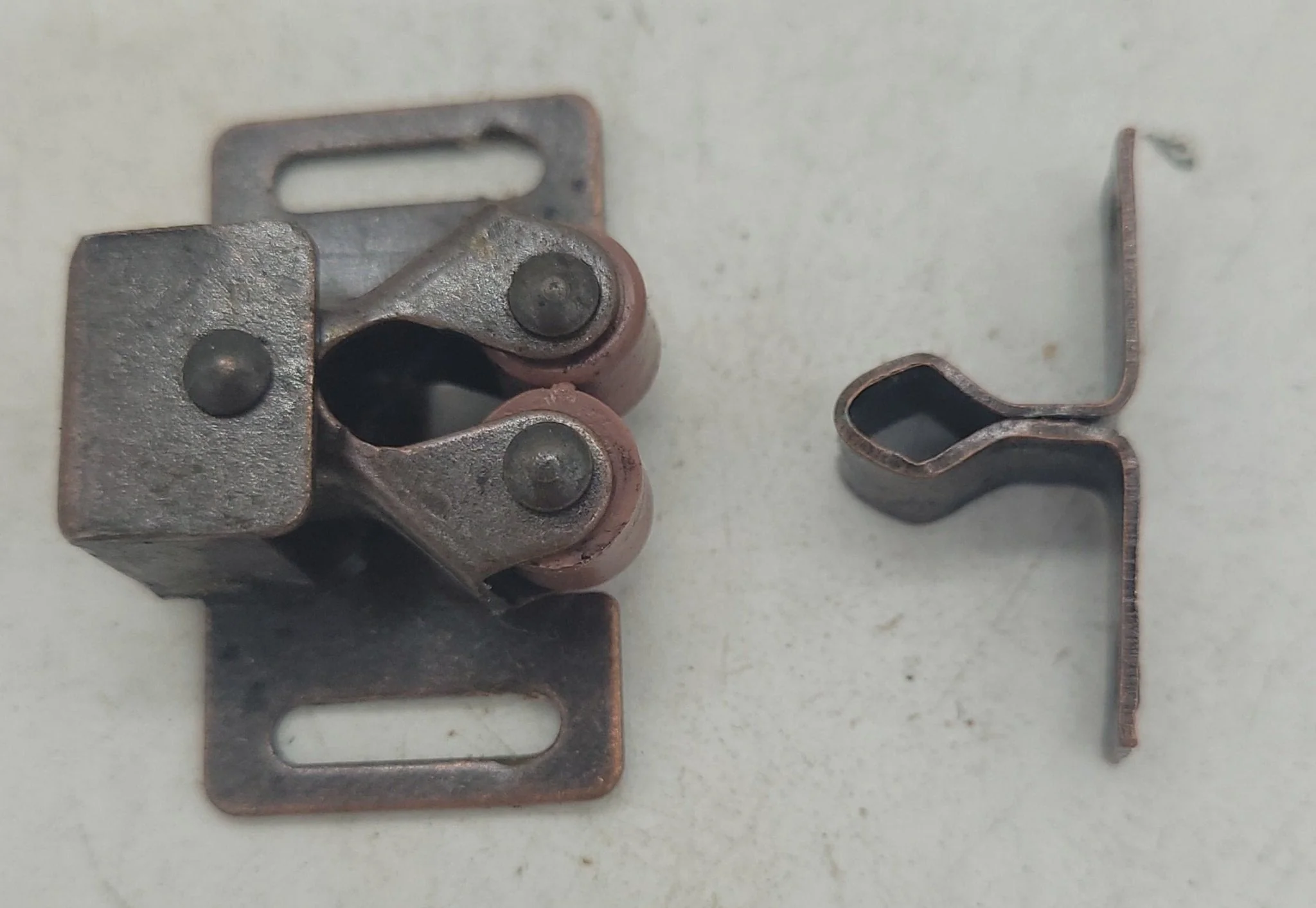 Used Double Roller Cabinet Catch - Image 3