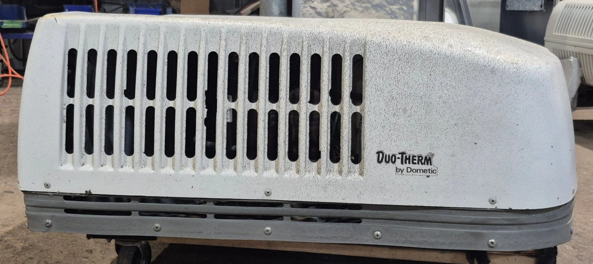 Used Duo-Therm Air conditioner, Head Unit, 13500 BTU, Cool Only - 57915.622 - Image 3