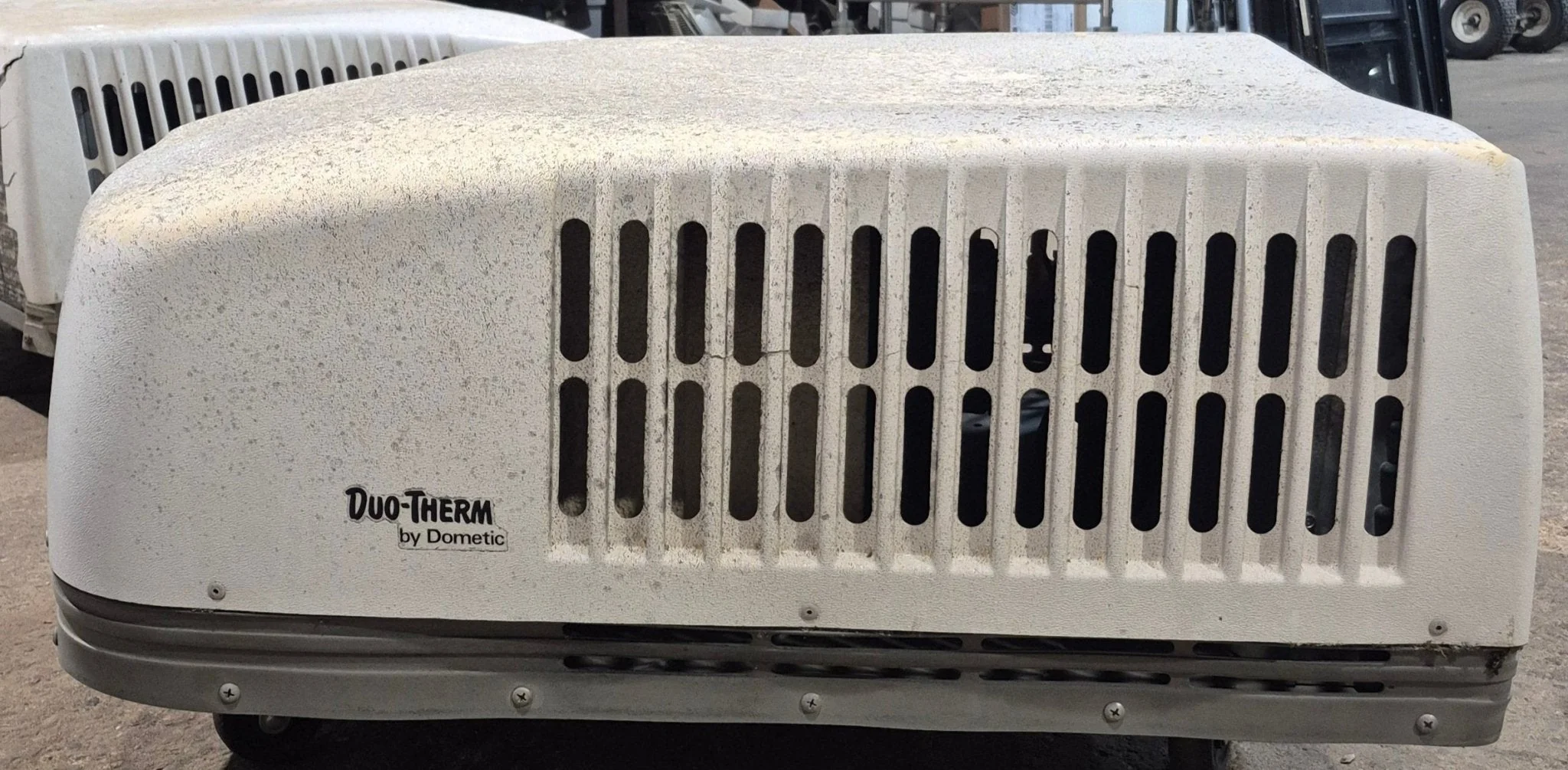 Used Duo-Therm Air conditioner, Head Unit, 13500 BTU, Cool Only - 57915.622 - Image 5