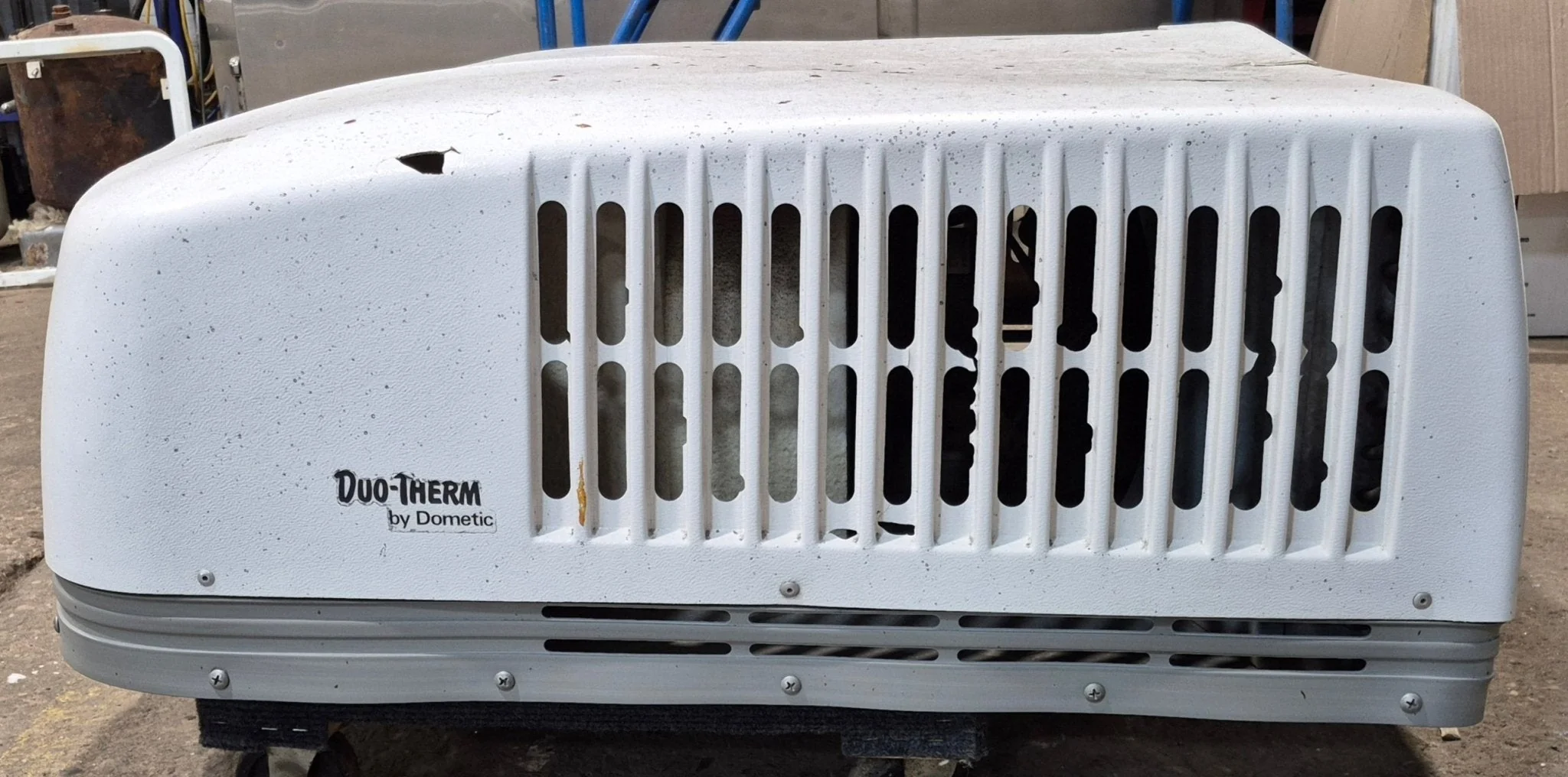 Used Duo-Therm Air conditioner, Head Unit, 13500 BTU, Cool Only - 57915.622 - Image 3