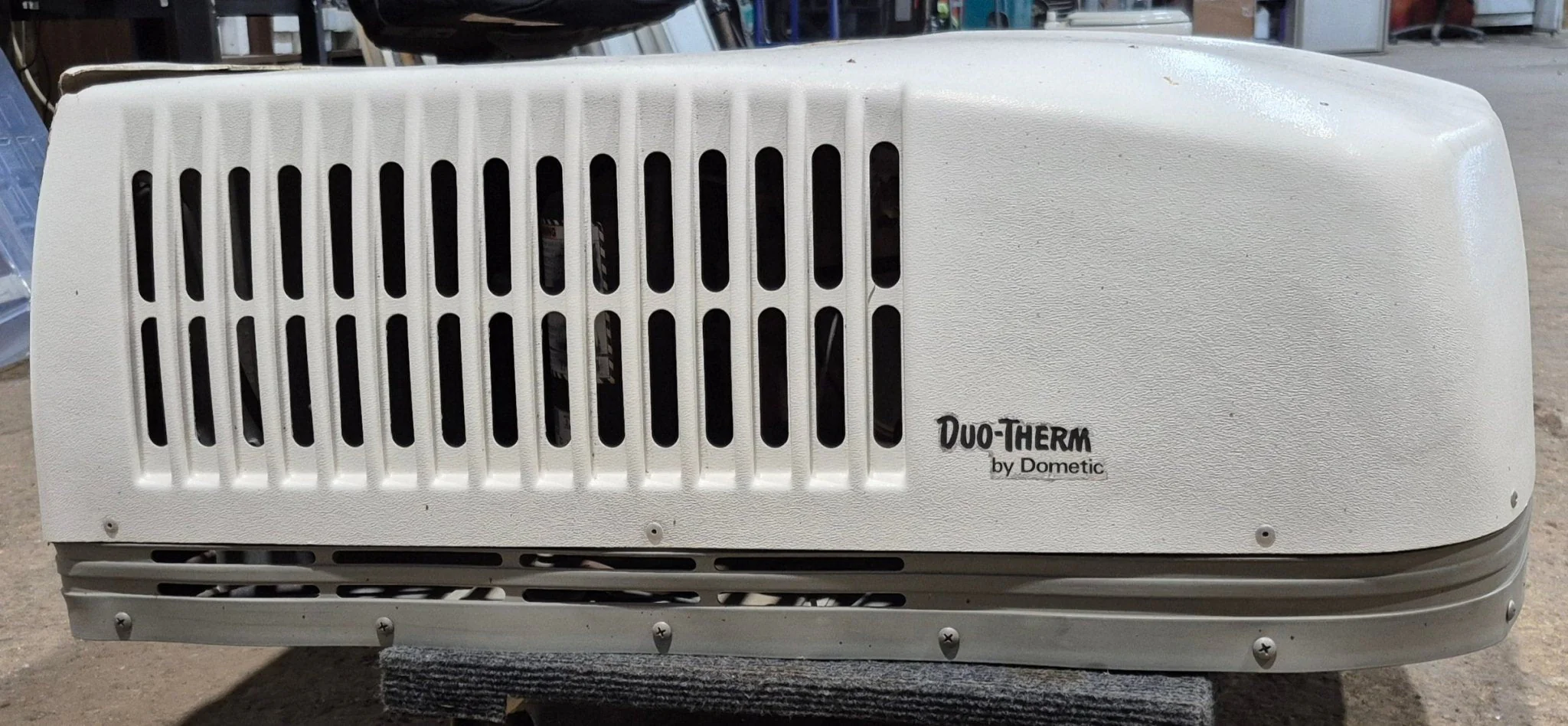 Used Duo-Therm Air conditioner, Head Unit, 13500 BTU, Cool Only - 57915.622 - Image 5