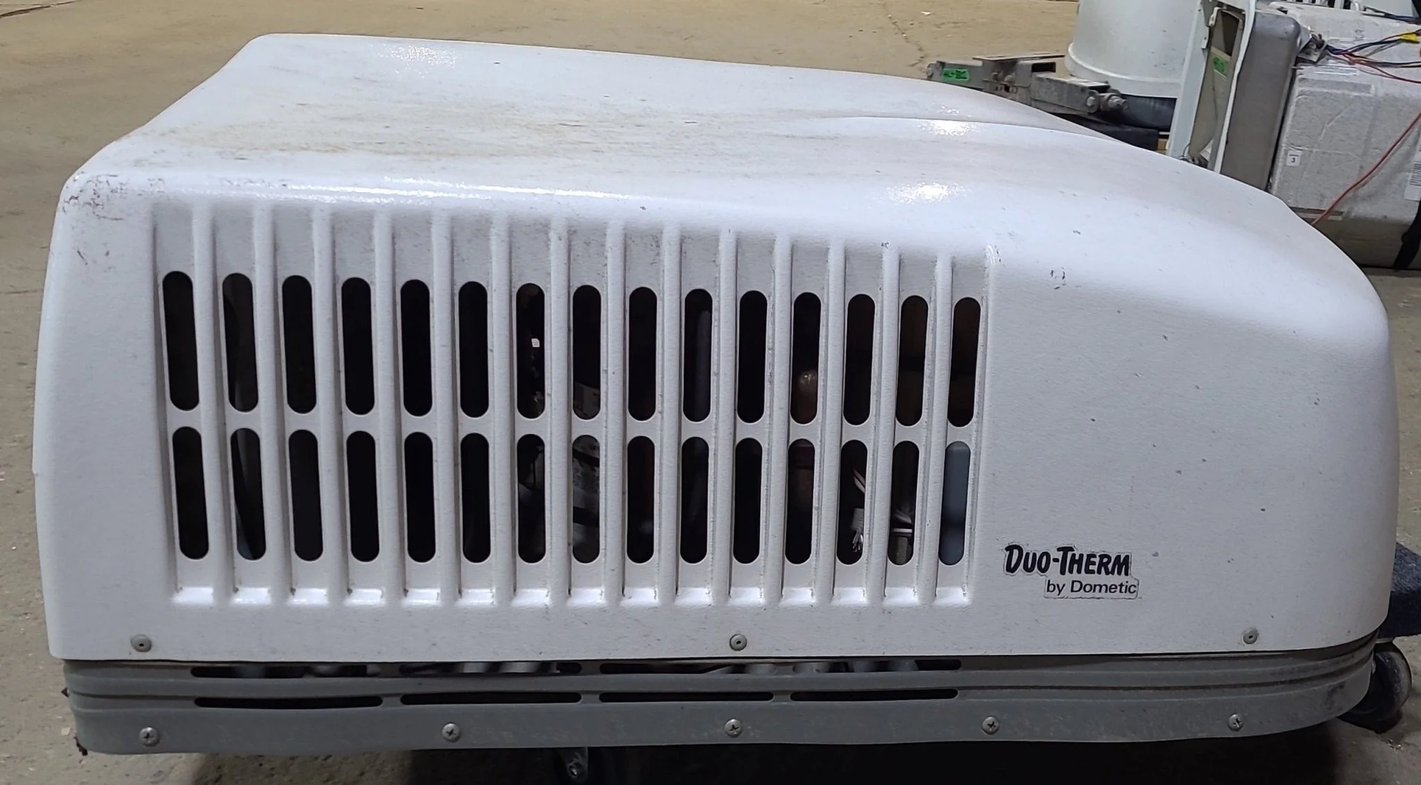 Used Duo-Therm Air Conditioner, Head Unit, 13500 BTU, Cool Only - 57915.622 - Image 4