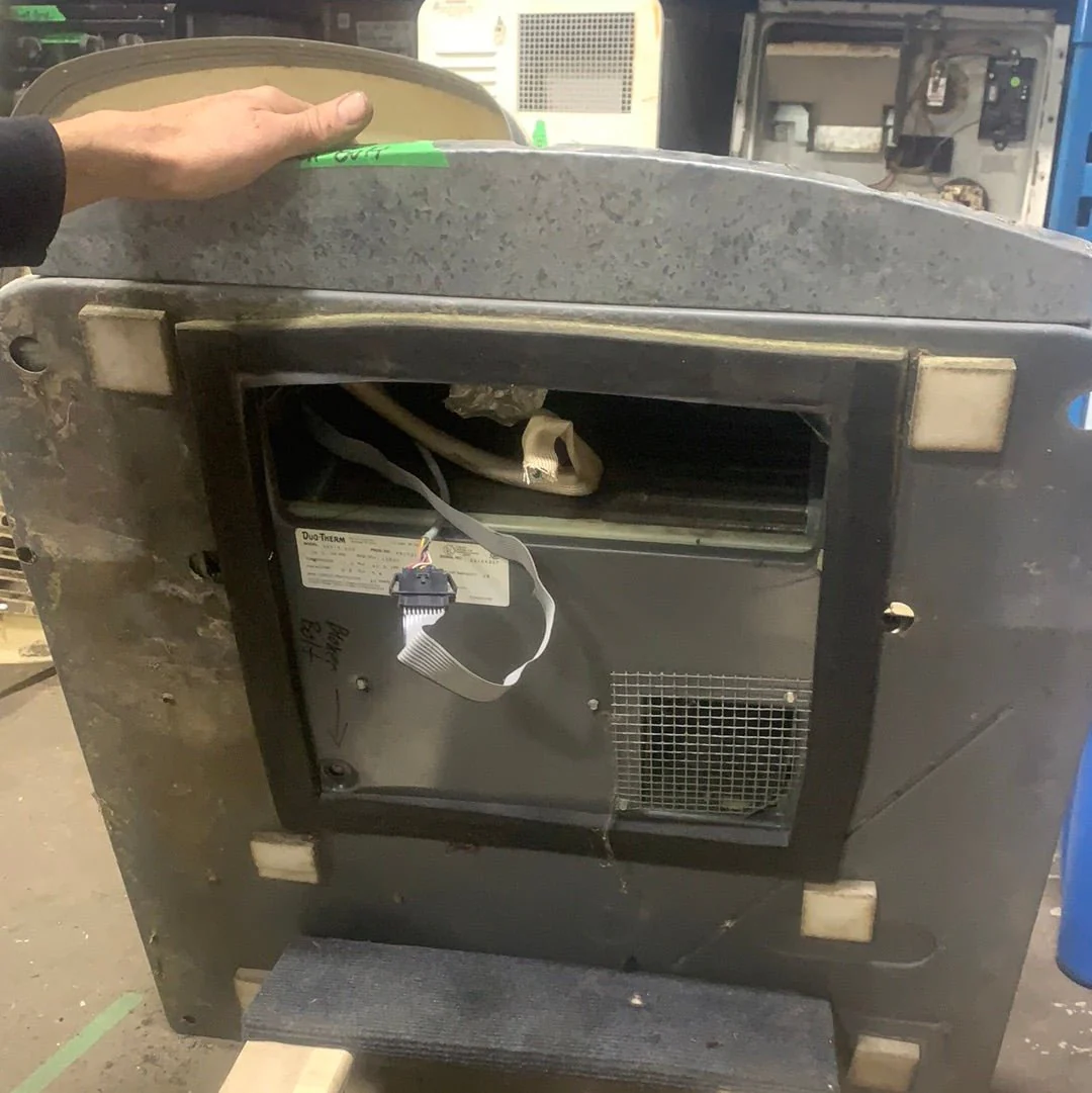 Used Duo-Therm Air Conditioner, Head Unit, 13500 BTU, Cool Only - 58915.602 - Image 3