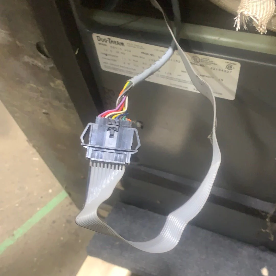 Used Duo-Therm Air Conditioner, Head Unit, 13500 BTU, Cool Only - 58915.602 - Image 4