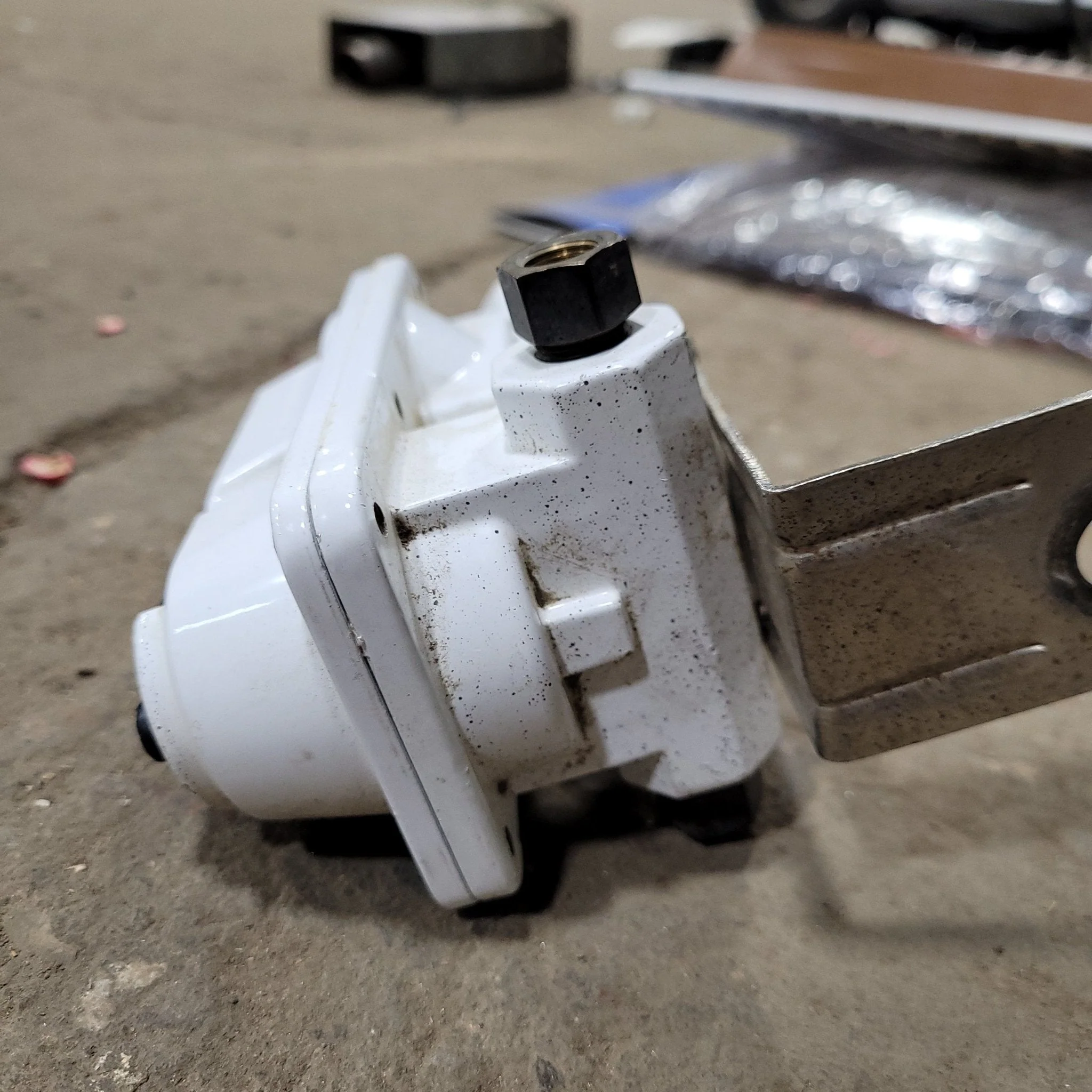Used Flame King Propane Regulator Model, White - ACR-2 - Image 5