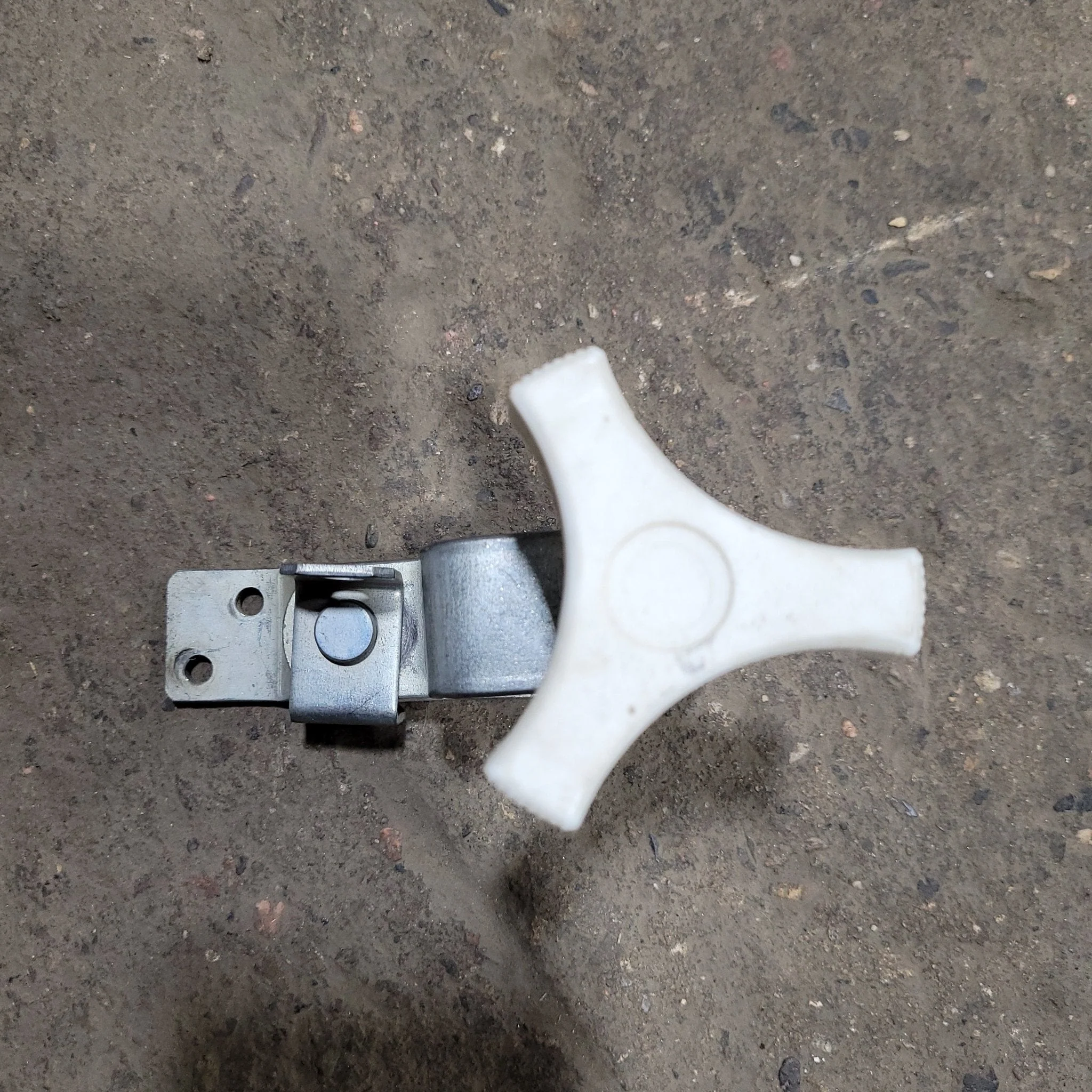 Used Fold Out Bunk Clamp - Image 2