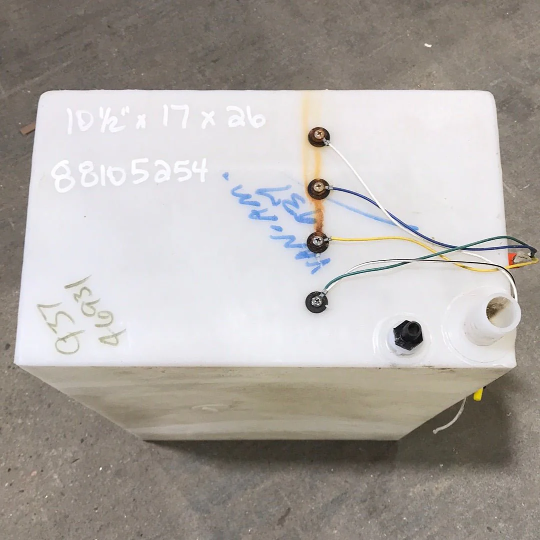 Used Fresh Water Tank 10 1/2” x 17” x 26” - Image 6