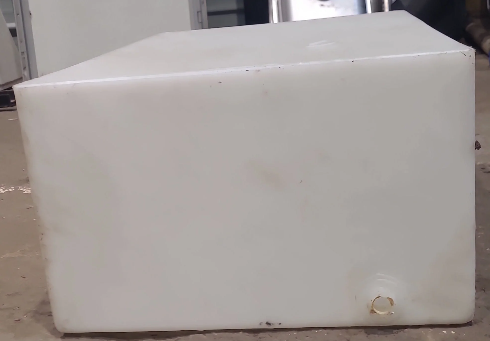 Used Fresh Water Tank 10 1/2” x 17” x 26” - Image 5