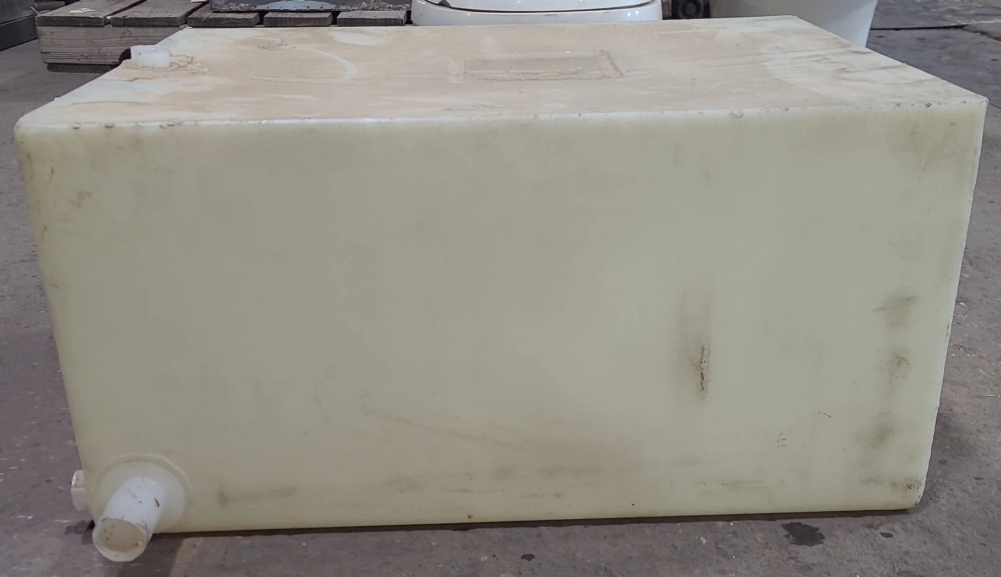 Used Fresh Water Tank 11 3/4” X 17 3/4” x 23 1/2” - Image 4