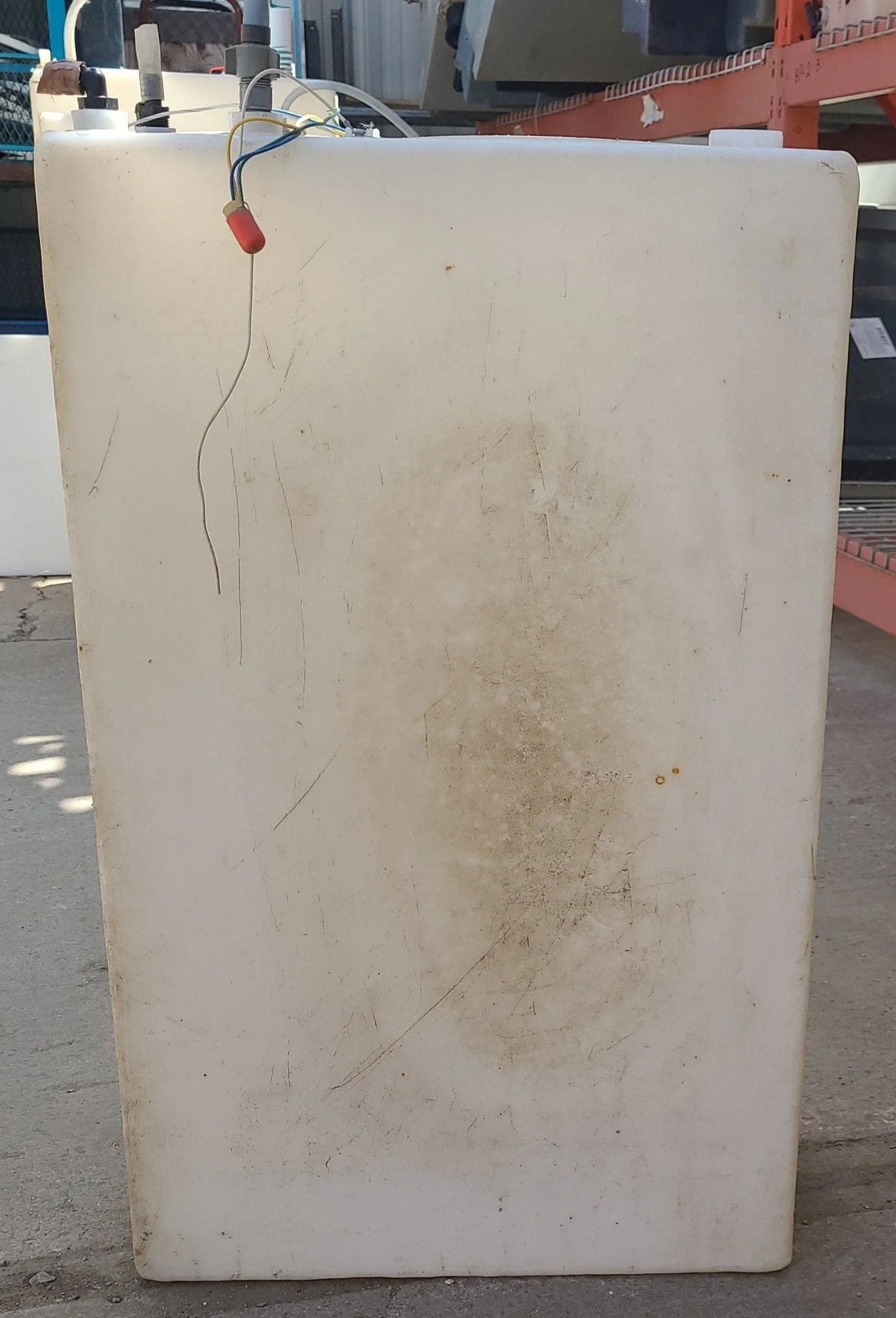Used Fresh Water Tank 11" H x 20 1/2" W x 33” L - Image 3