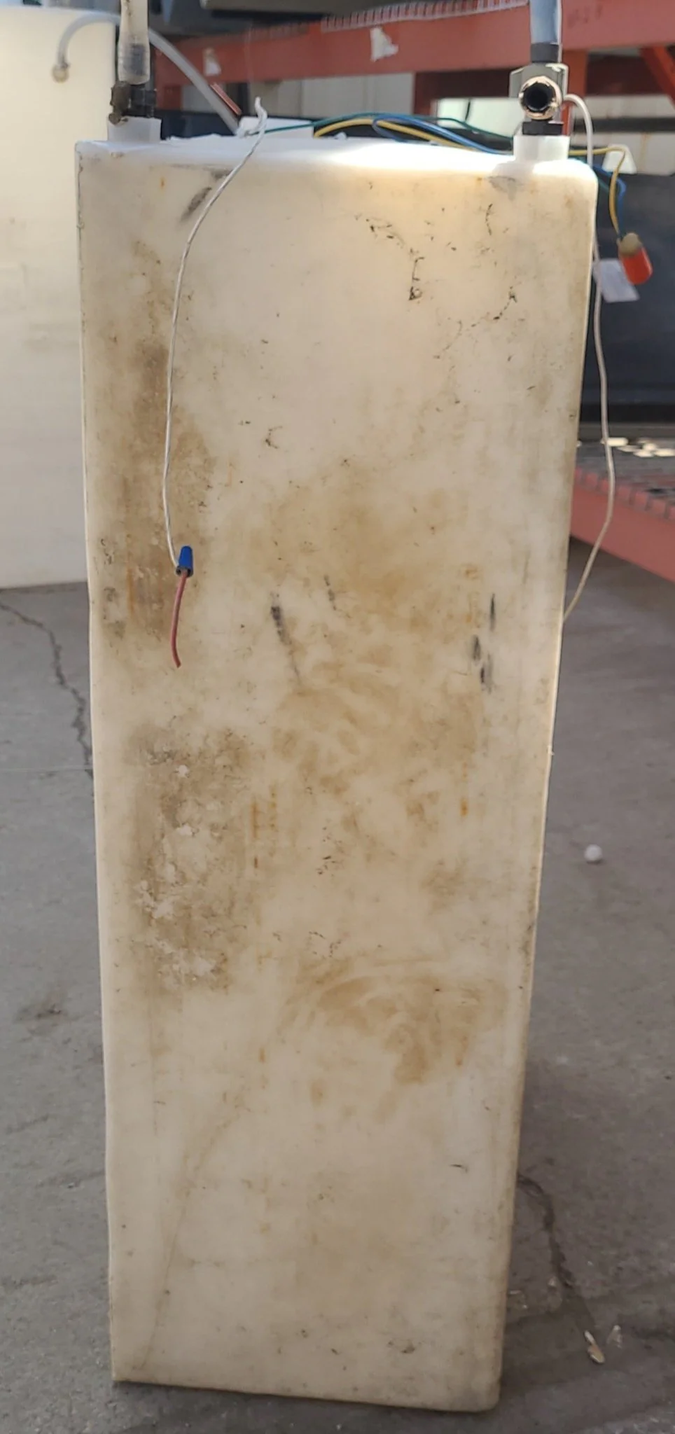 Used Fresh Water Tank 11" H x 20 1/2" W x 33” L - Image 5